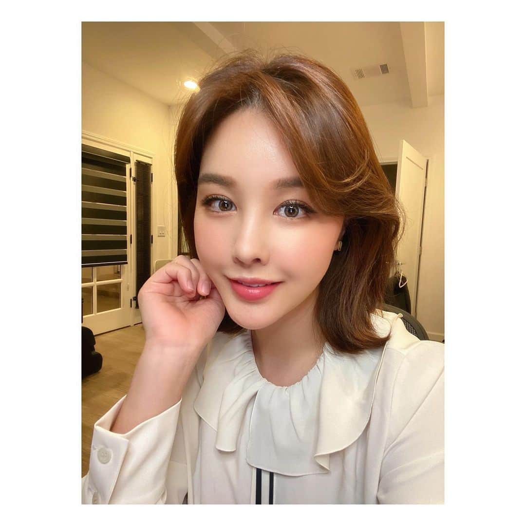パク・ウンジのインスタグラム：「화장 잘 받은 날🤙」