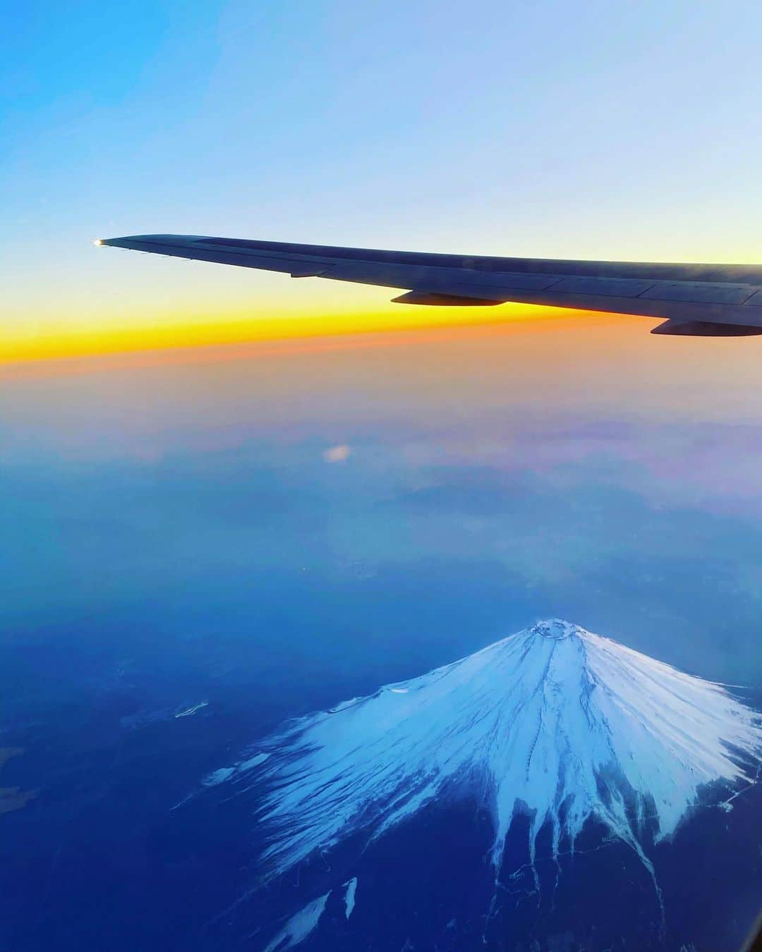 本間将人さんのインスタグラム写真 - (本間将人Instagram)「飛行機からの今日の富士山🗻  Mt Fuji」2月20日 19時22分 - paul_masato