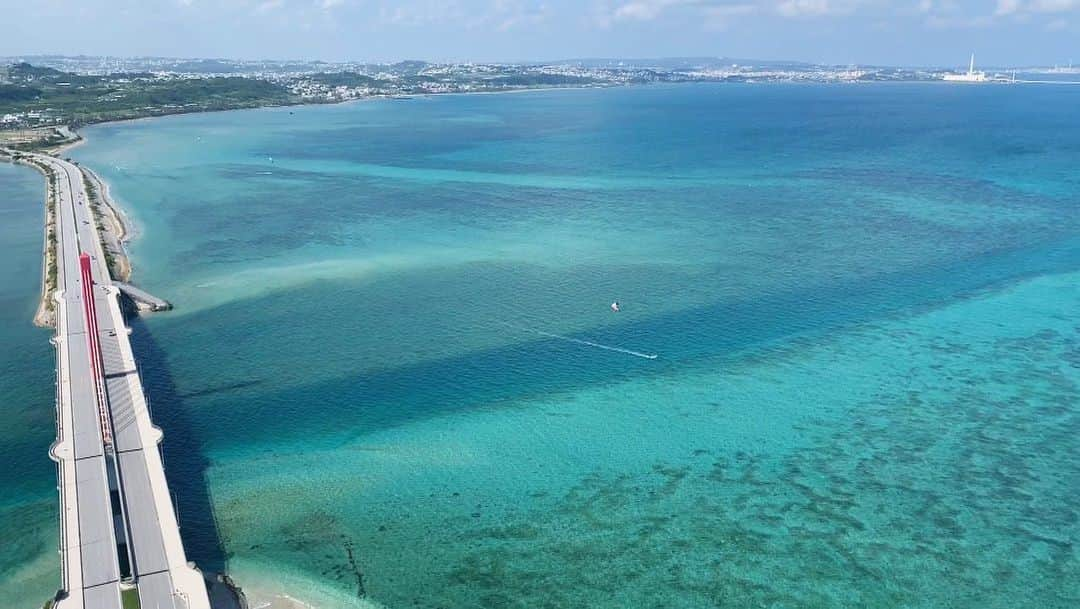 TBS「世界さまぁ～リゾート」のインスタグラム：「今日深夜0時からの放送は🙌💕 🏖世界ビーチウォーカー in 沖縄🏖 絶品グルメやスピリチュアルスポット🧚🏻‍♀️🌿 リニューアルオープンの高級ホテルに🏨🆕 1〜3月限定アクティビティもご紹介 🐳💦 ゲストは池田美優さんです🦄♥️ ぜひご覧ください〜 ✨👀✨  #世界さまぁーリゾート #さまリゾ #さまりぞ #summerresort #さまぁーず #三村マサカズ #大竹一樹 #池田美優 #沖縄 #世界」