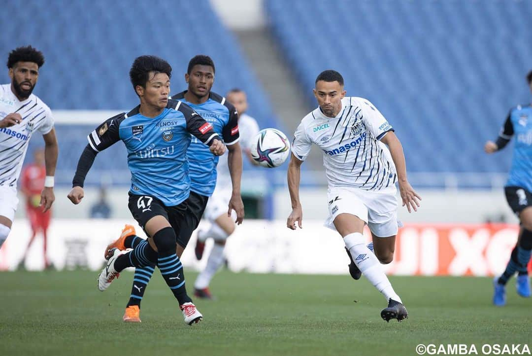 ガンバ大阪さんのインスタグラム写真 - (ガンバ大阪Instagram)「﻿ ＦＵＪＩ ＸＥＲＯＸ ＳＵＰＥＲ ＣＵＰ ２０２１﻿ 🆚川崎フロンターレ﻿ ﻿ ２０２１シーズンの到来を告げるＦＵＪＩ ＸＥＲＯＸ ＳＵＰＥＲ ＣＵＰ。昨季、Ｊ１リーグと天皇杯を制した２冠王者、川崎Ｆに新生ガンバが挑む。前半のうちに２点のリードを許す苦しい展開の中、後半に #矢島慎也 と #パトリック の得点で同点に追いつく。逆転を狙うガンバだったが後半アディショナルタイムに勝ち越しゴールを許し万事休す。王者川崎Ｆを追い詰めるが惜敗。しかし確かな手応えを掴み２０２１シーズンの戦いへ向かう。﻿ ﻿ #TOGETHERasONE #ガンバ大阪 ﻿ #GAMBAOSAKA #ガンバ写真部 ﻿ #Jリーグ #jleague #パナスタ」2月20日 19時28分 - gambaosaka_official