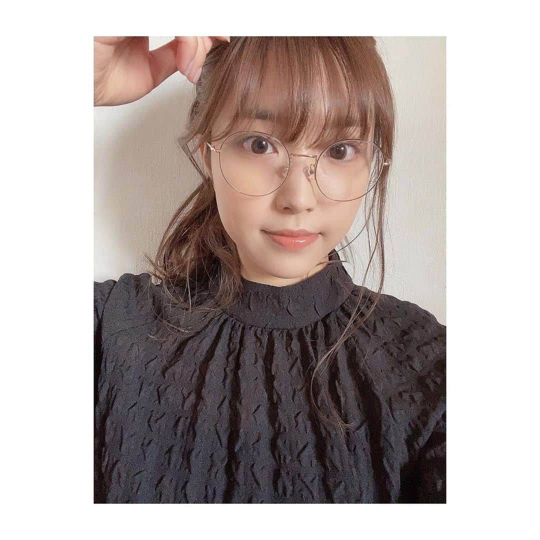 渥美友里恵のインスタグラム：「👓  #楽しい撮影 #かわいいヘア #ありがとうでした　🙇‍♀️🤍」