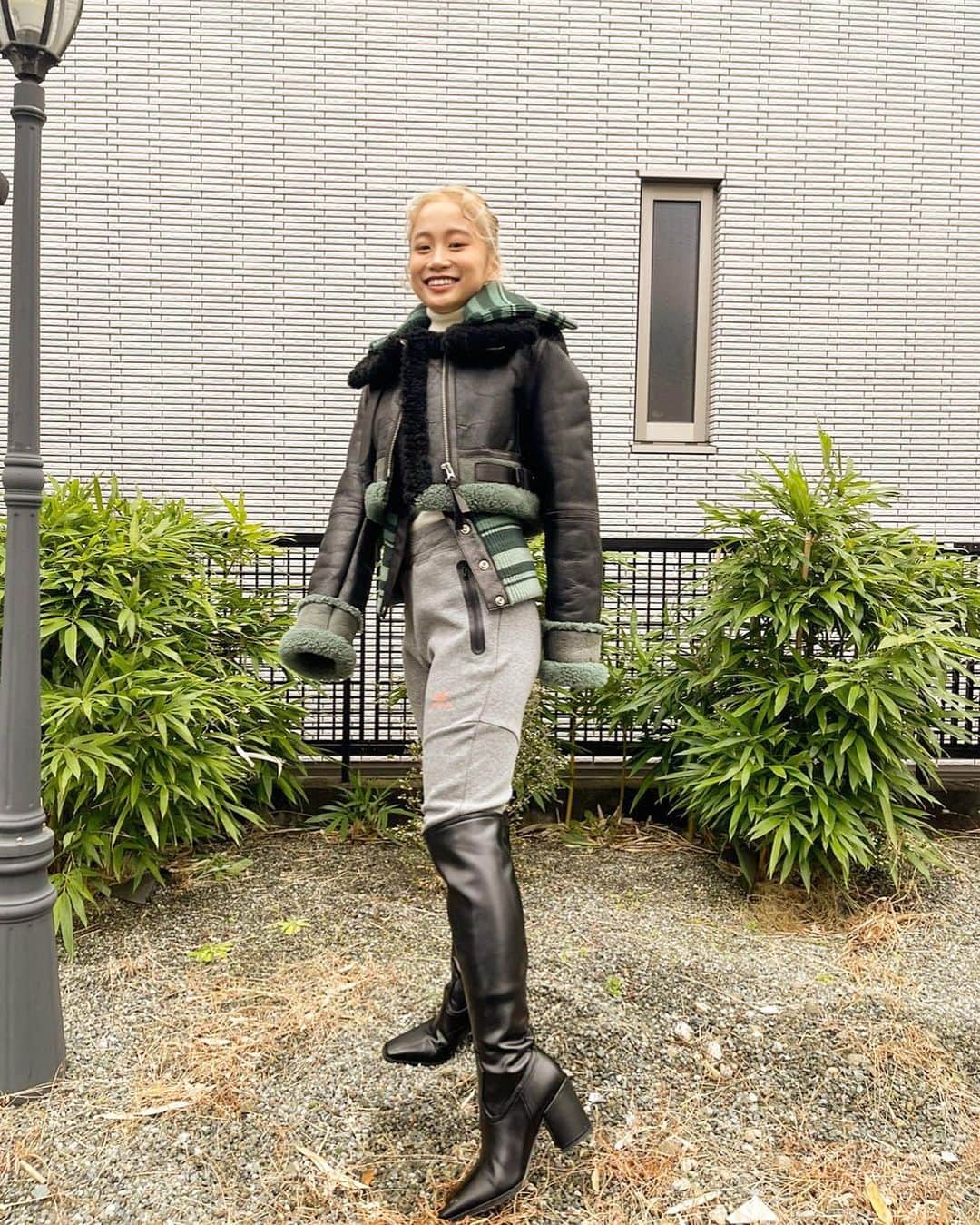 田辺莉咲子さんのインスタグラム写真 - (田辺莉咲子Instagram)「TIGORAのスウェットパンツコーデ✨  私服にスウェットパンツ履くのが私は好きなので、冬っぽくブーツINと、派手目なスニーカーに合わせたラフコーデ👟 冬はおしゃれしたいけど寒くて無理になってしまうので、スウェットパンツとかをブーツと合わせると、あったかいし、最高👍🏻❤️ 皆さんはどうやってスウェットパンツ履くのが好き？  @tigora_women #tigora #tigora_women #pr #ティゴラ #スポーツデポ #アルペン　#田辺莉咲子」2月20日 19時38分 - risako_tanabe