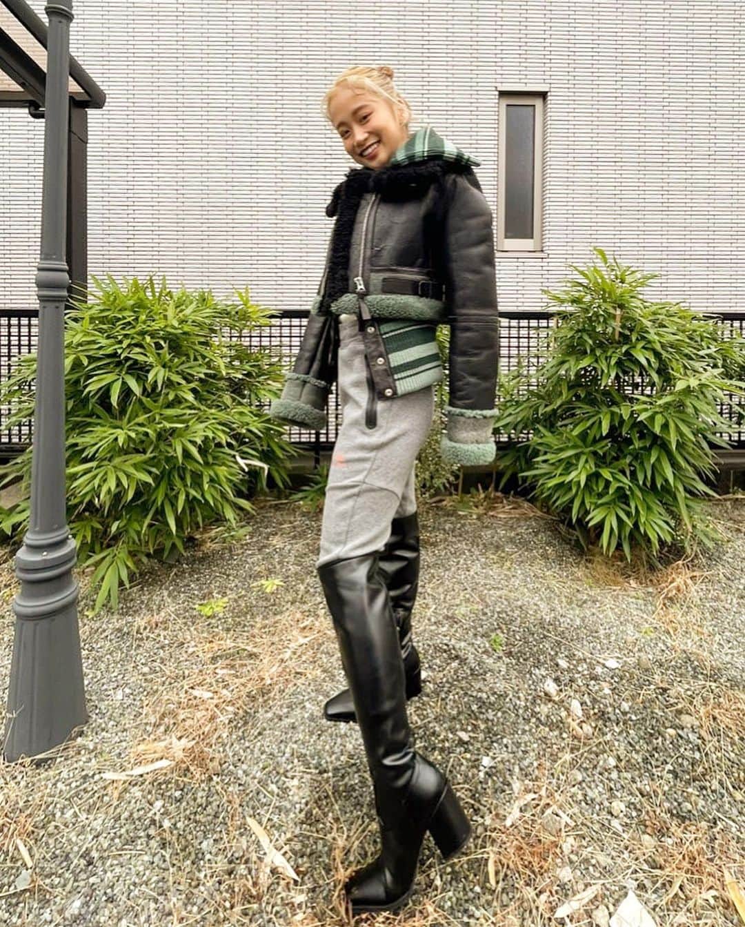 田辺莉咲子さんのインスタグラム写真 - (田辺莉咲子Instagram)「TIGORAのスウェットパンツコーデ✨  私服にスウェットパンツ履くのが私は好きなので、冬っぽくブーツINと、派手目なスニーカーに合わせたラフコーデ👟 冬はおしゃれしたいけど寒くて無理になってしまうので、スウェットパンツとかをブーツと合わせると、あったかいし、最高👍🏻❤️ 皆さんはどうやってスウェットパンツ履くのが好き？  @tigora_women #tigora #tigora_women #pr #ティゴラ #スポーツデポ #アルペン　#田辺莉咲子」2月20日 19時38分 - risako_tanabe