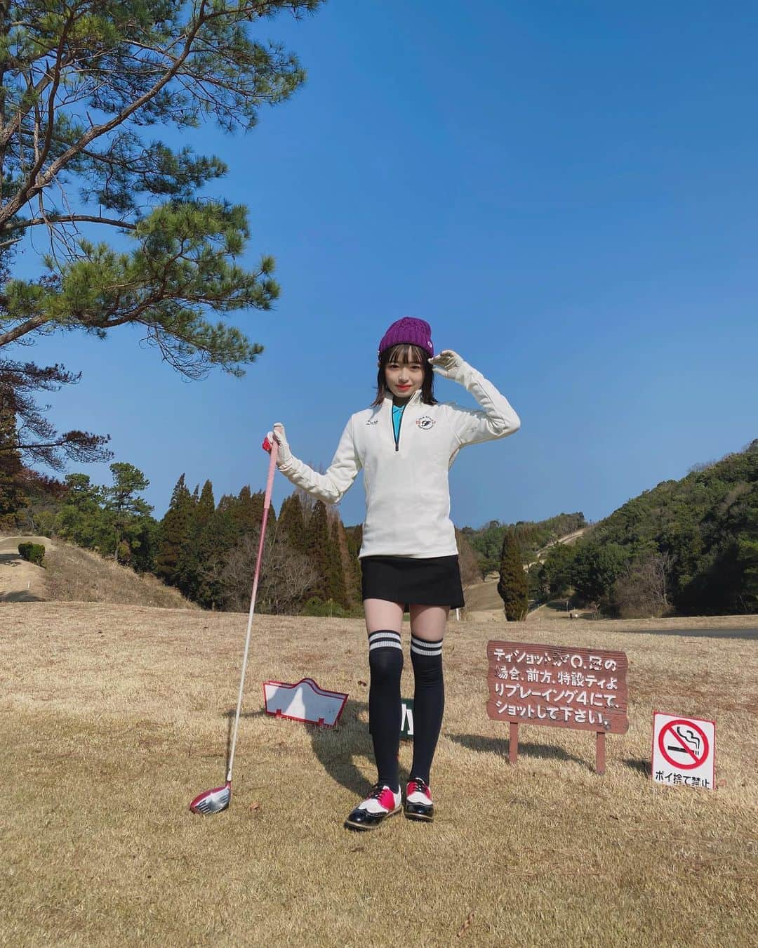 黒江心温さんのインスタグラム写真 - (黒江心温Instagram)「・ ・ ゴルフ行ってきたの⛳️ ・ スコアはまあまあでした🤔 もう少しいいスコア出せるといいな💭 ・ パパとママと三男のお兄ちゃんと4人でゆったり楽しんできた🎶 ・ ・ 眩しかったから顔盛れてないのは許して ߹𖥦߹ ・ ・ ・ #こはるん #るんてぃーず #Popteen #レギュモ5期生 #ゴルフ #ゴルフウェア #ゴルフ女子」2月20日 19時46分 - koharun_586