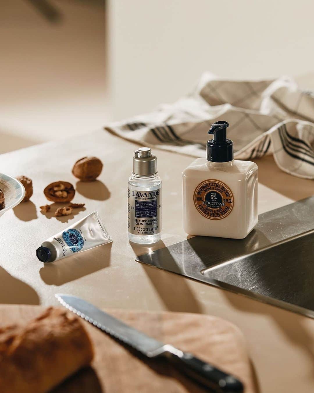 ロクシタンのインスタグラム：「Because our products are made for more places than just the bathroom… 🥖  #KitchenConfidential #HandCream #Beauty #Home #SelfCare #Loccitane」