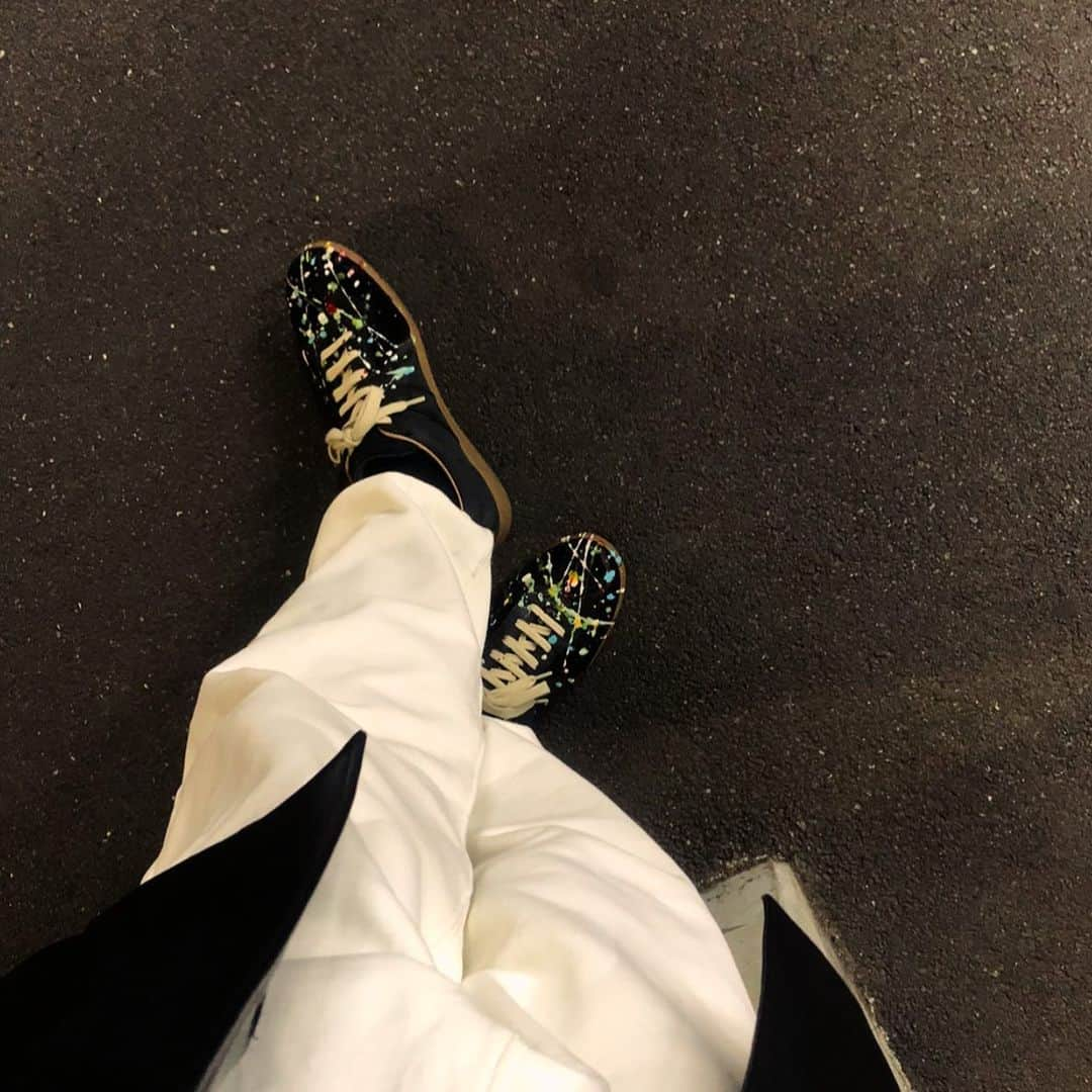 金田和樹のインスタグラム：「white pants #hm#ssstein #maisonmargiela」