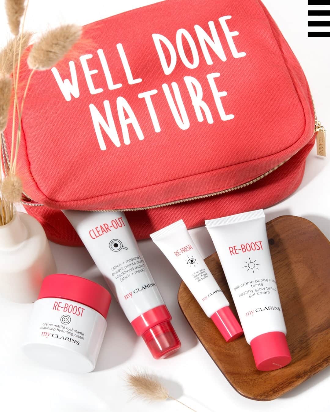 のインスタグラム：「C'est le moment d'adopter une nouvelle routine avec les produits My Clarins @clarinsfr ❤️ Une trousse organizer offerte dès 40€ d'achat dans la marque My Clarins uniquement sur sephora.fr et l'application mobile ✨  Disponible chez SEPHORA. #SephoraFrance #SephoraLovesMyClarins」