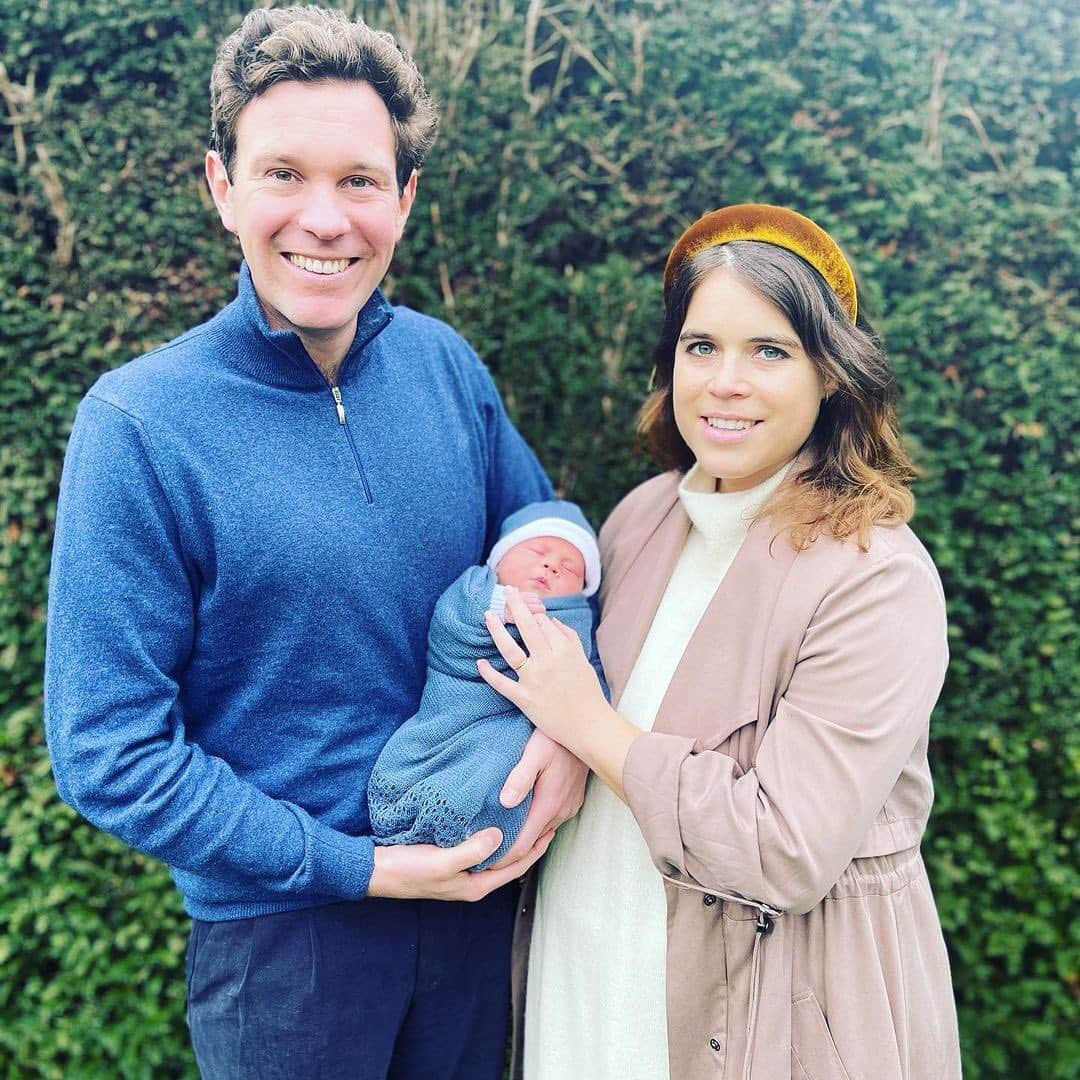 British Vogueさんのインスタグラム写真 - (British VogueInstagram)「A little more than a week after giving birth to her first child, #PrincessEugenie has shared an adorable family photo with her husband, #JackBrooksbank, and their newborn son, the ninth great-grandchild of the Queen and the Duke of Edinburgh. “Thank you for so many wonderful messages. Our hearts are full of love for this little human, words can’t express. We are excited to be able to share these photos with you,” the Princess wrote. Click the link in bio for the unusual name chosen for the newborn royal.」2月20日 20時03分 - britishvogue