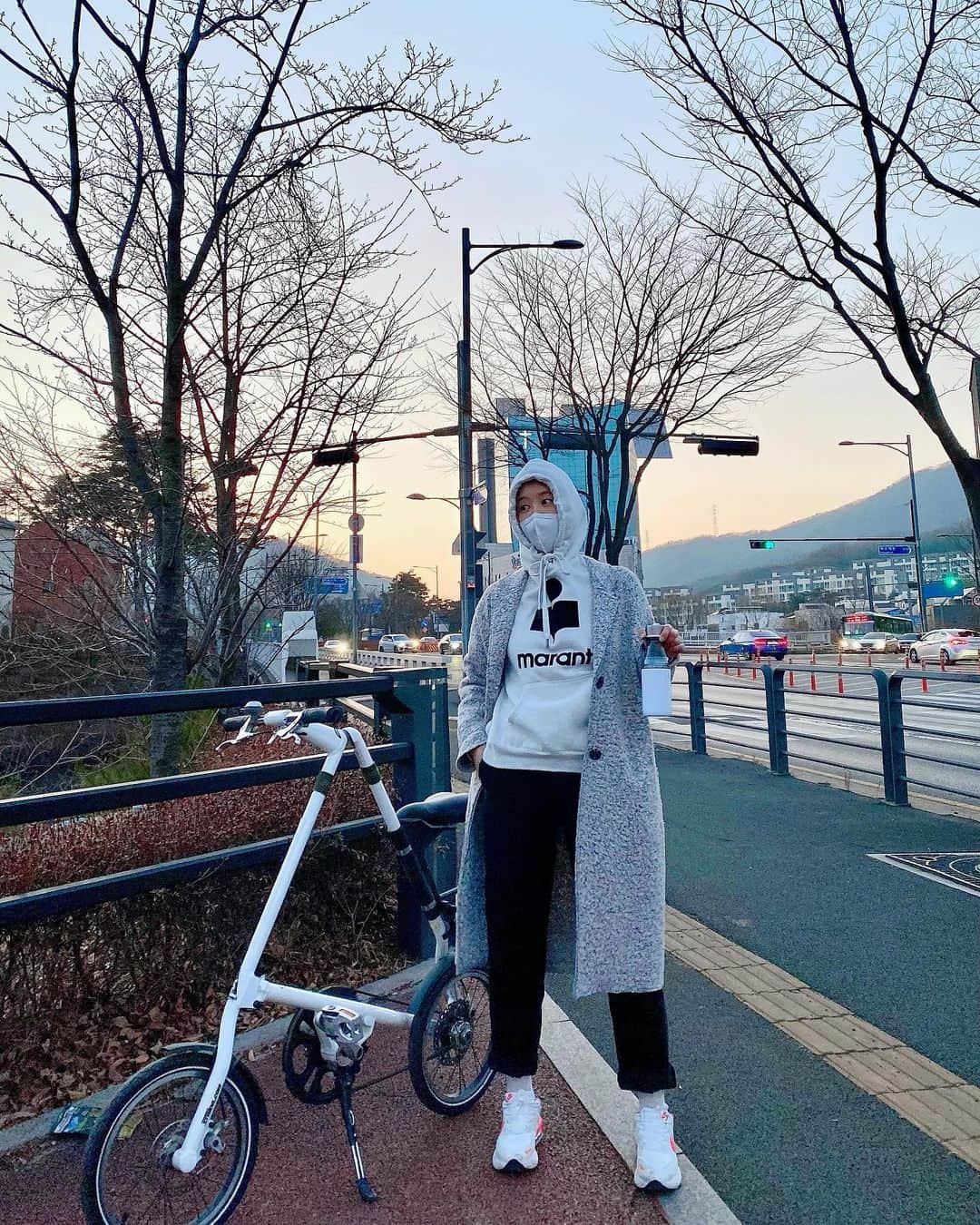チェ・ジャヘのインスタグラム：「. 첫찌 농구 갔다 삼겹살 먹고 가족 라이딩🚴‍♂️🚴🚴‍♀️🚴‍♂️ #saturday」