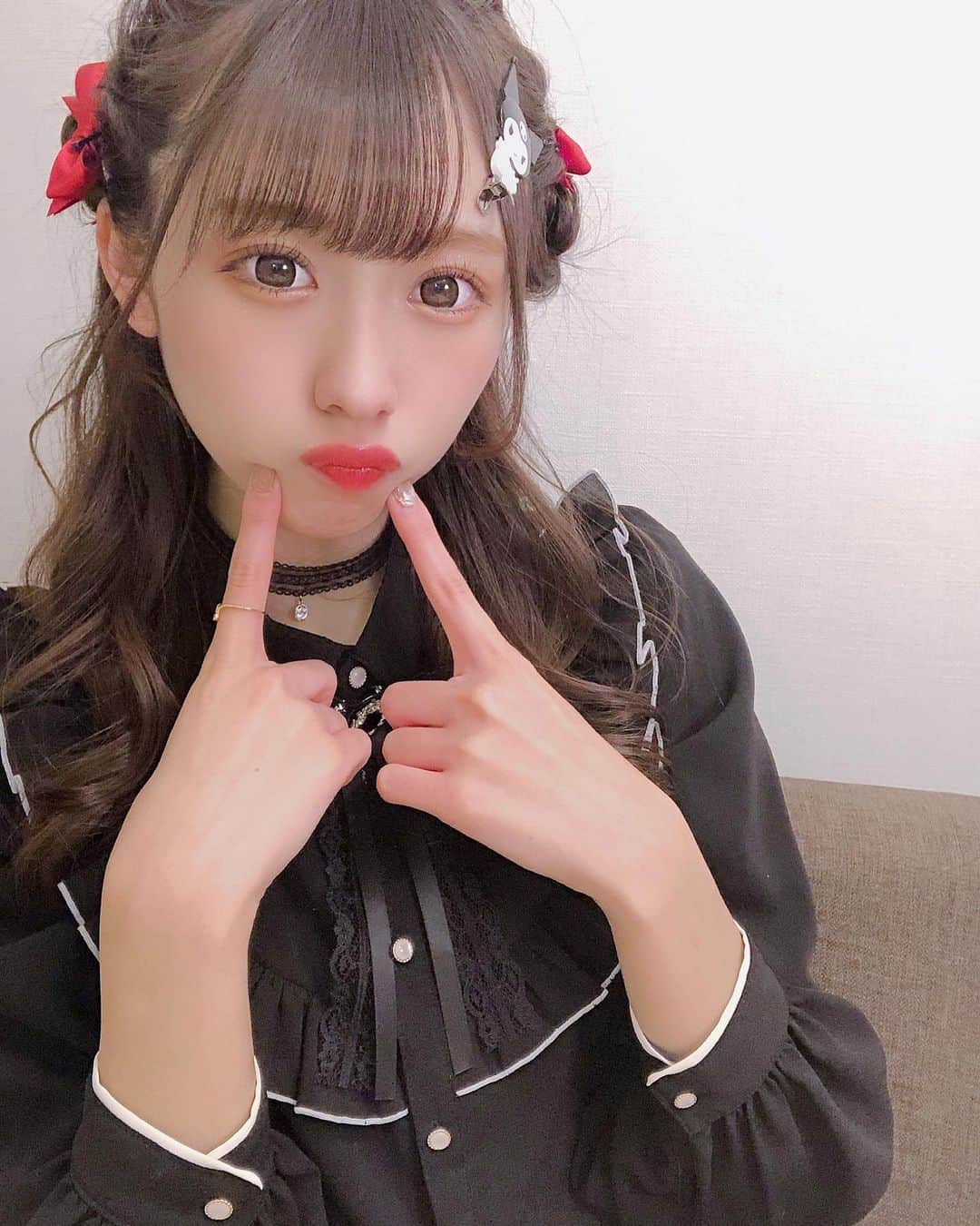 高橋美海のインスタグラム：「﻿ ﻿ 前からリクエストしていただくことの多かった地雷メイクしてみたよ💄﻿ ﻿ どうかな？クロみちゃん！！！﻿ ﻿ ﻿ ﻿ #地雷メイク #地雷女 #地雷女子 #地雷コーデ #クロミちゃん」