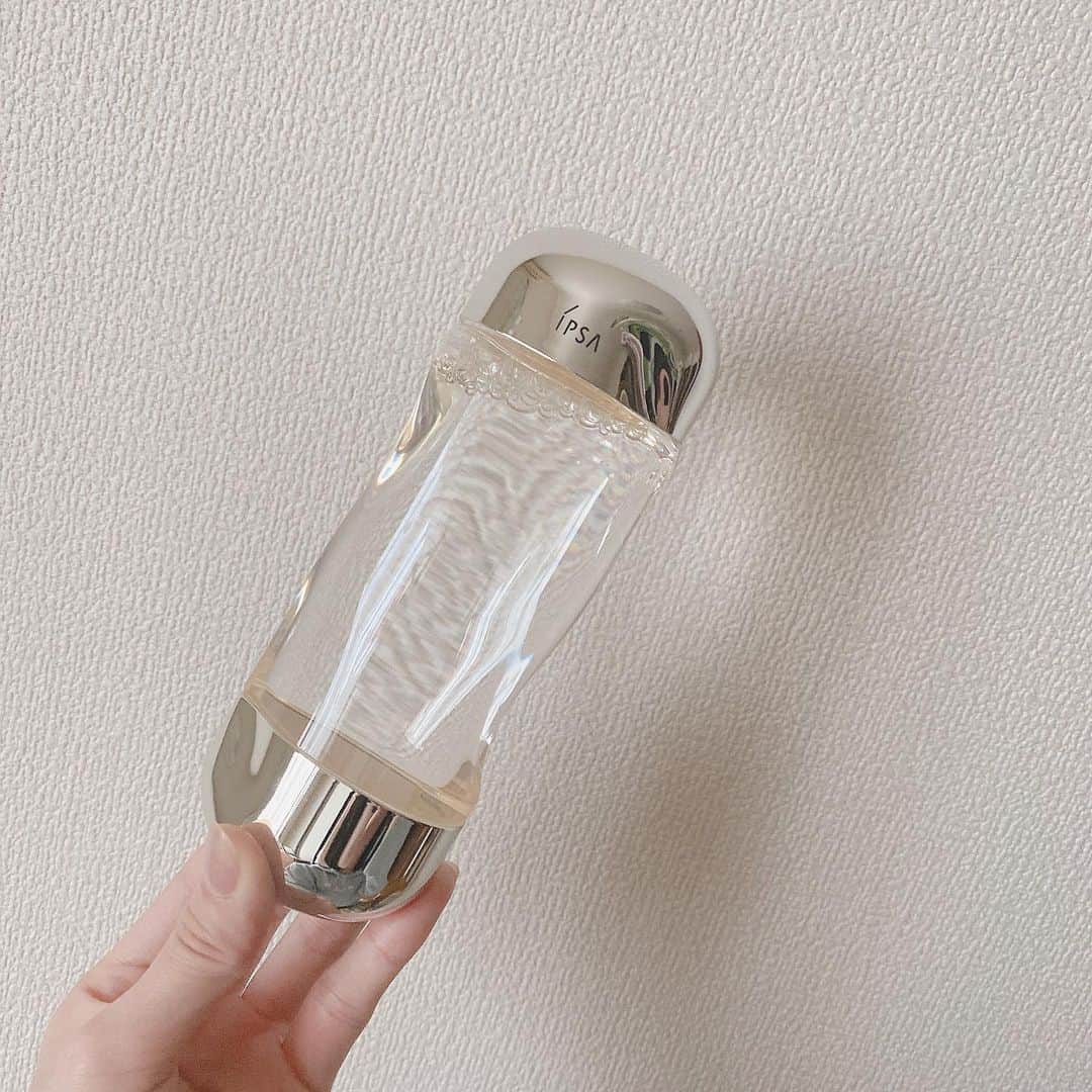 のインスタグラム：「𓂃 𓈒𓏸◌﻿ ﻿ お姉ちゃんとお姉ちゃんの友達から誕生日プレゼントを貰いました🥺﻿ 前から気になってたものばかり…﻿ 嬉しすぎたああ😭﻿ ﻿ 大事に使います！！！﻿ ﻿ #ipsa #rmk」