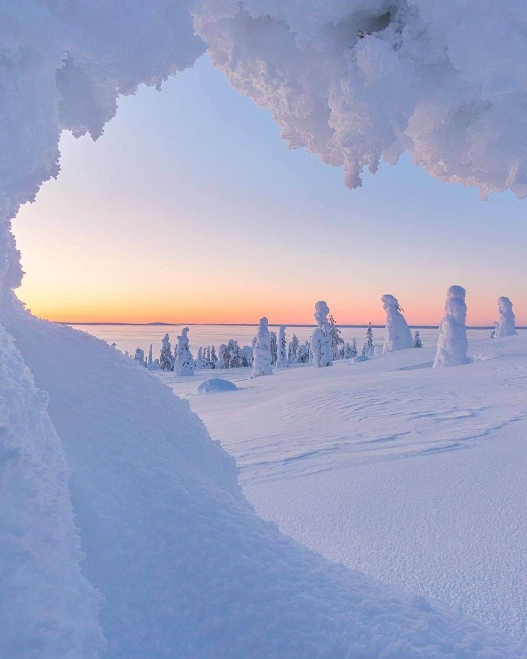9GAGさんのインスタグラム写真 - (9GAGInstagram)「Winter in Finland ❄️ Follow @voyaged for more winter wonderlands around the 🌍 - 📷 @jukkarisikko - #voyaged #finland #9gag」2月20日 20時30分 - 9gag