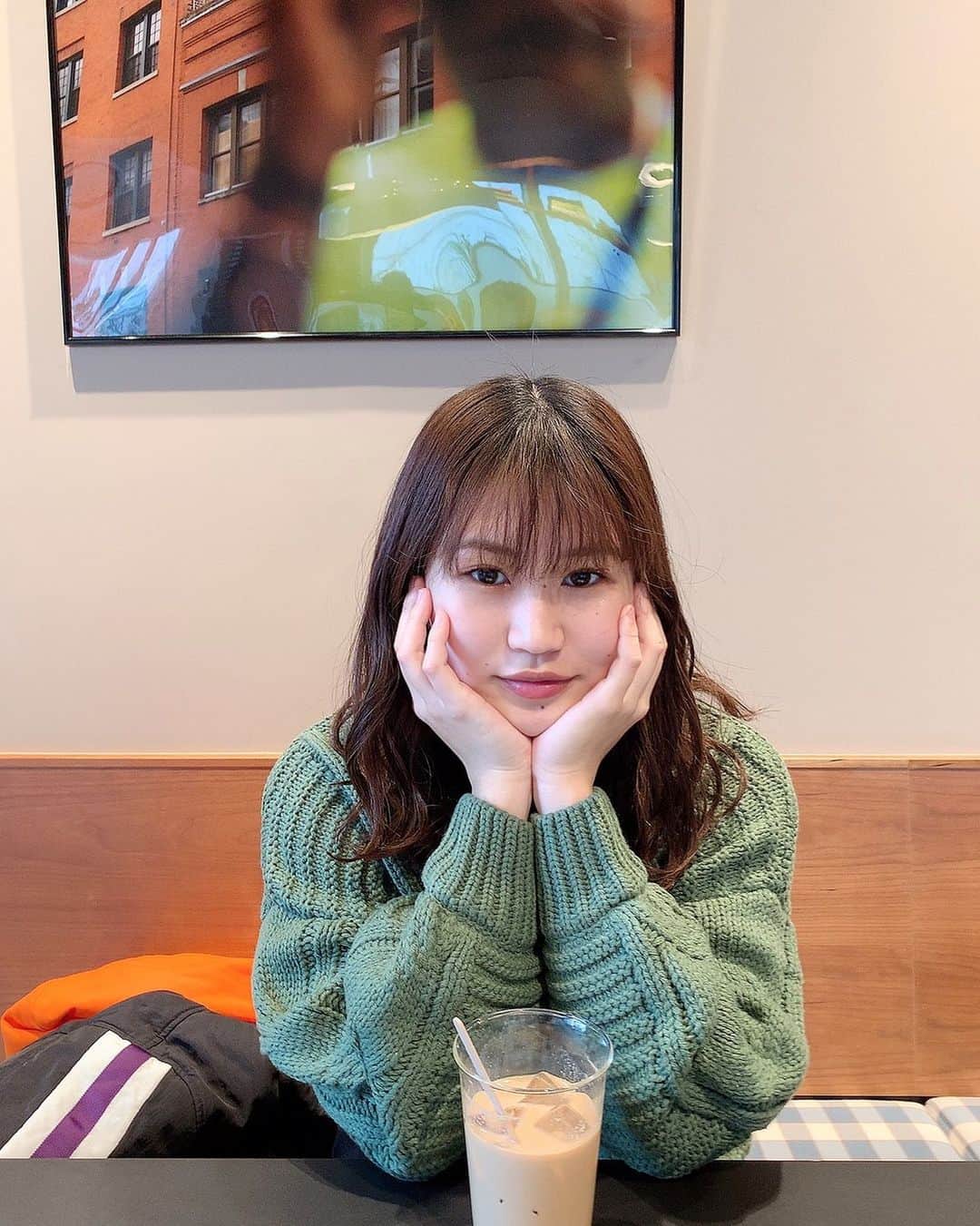 大関れいかのインスタグラム：「. なんか顔のほくろ増えた気がしてならない。 あと前髪切りたいです。」