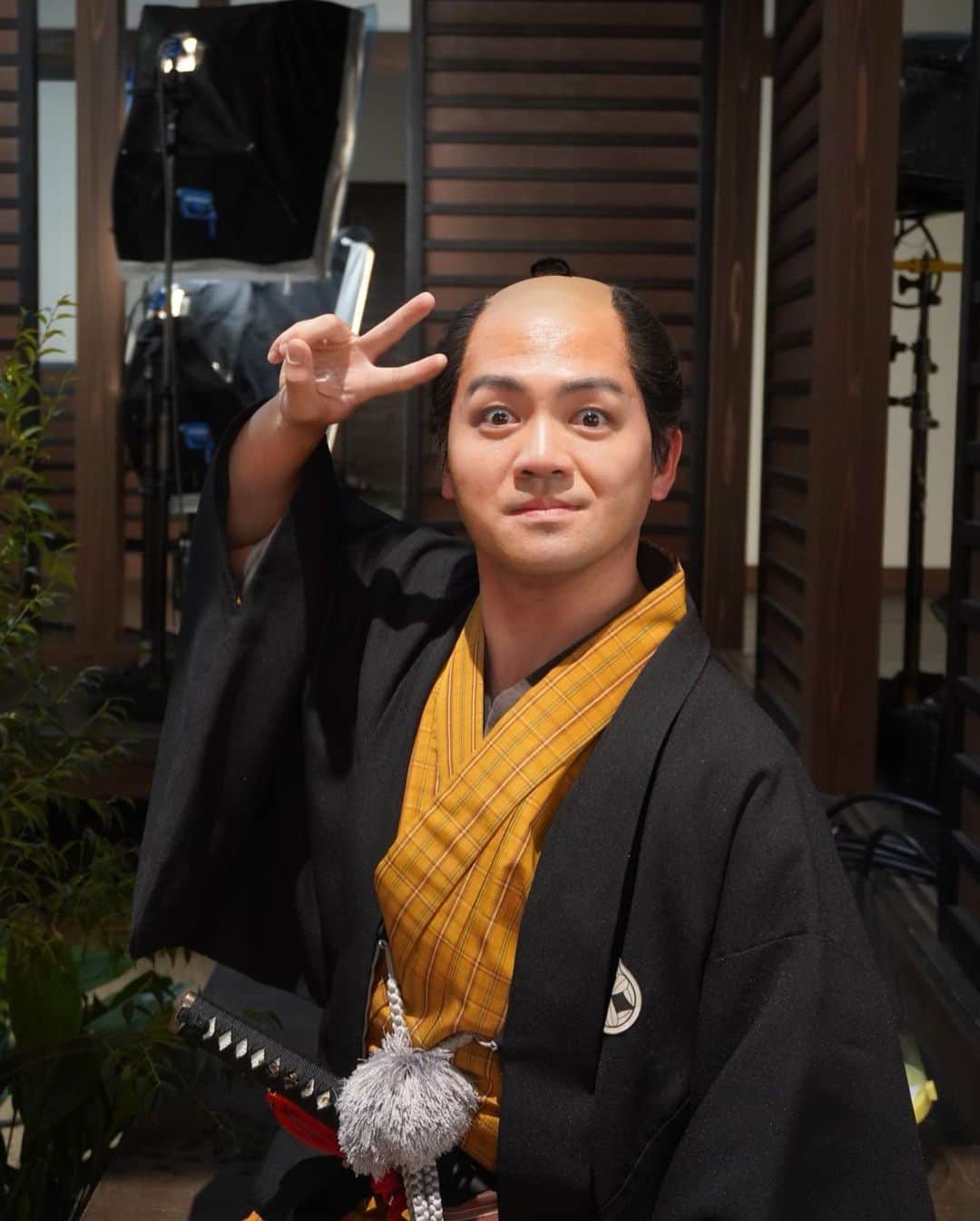 のインスタグラム：「大富豪同心2！！！ 現場は徹底した感染対策で撮影行ってます！ 5/28放送開始！お楽しみに😌  #大富豪同心2 #ドラマ #時代劇 #NHK #NHKBSプレミアム  #drama #instagood #actor #drama #instagood #instagram #followers #followｍe」