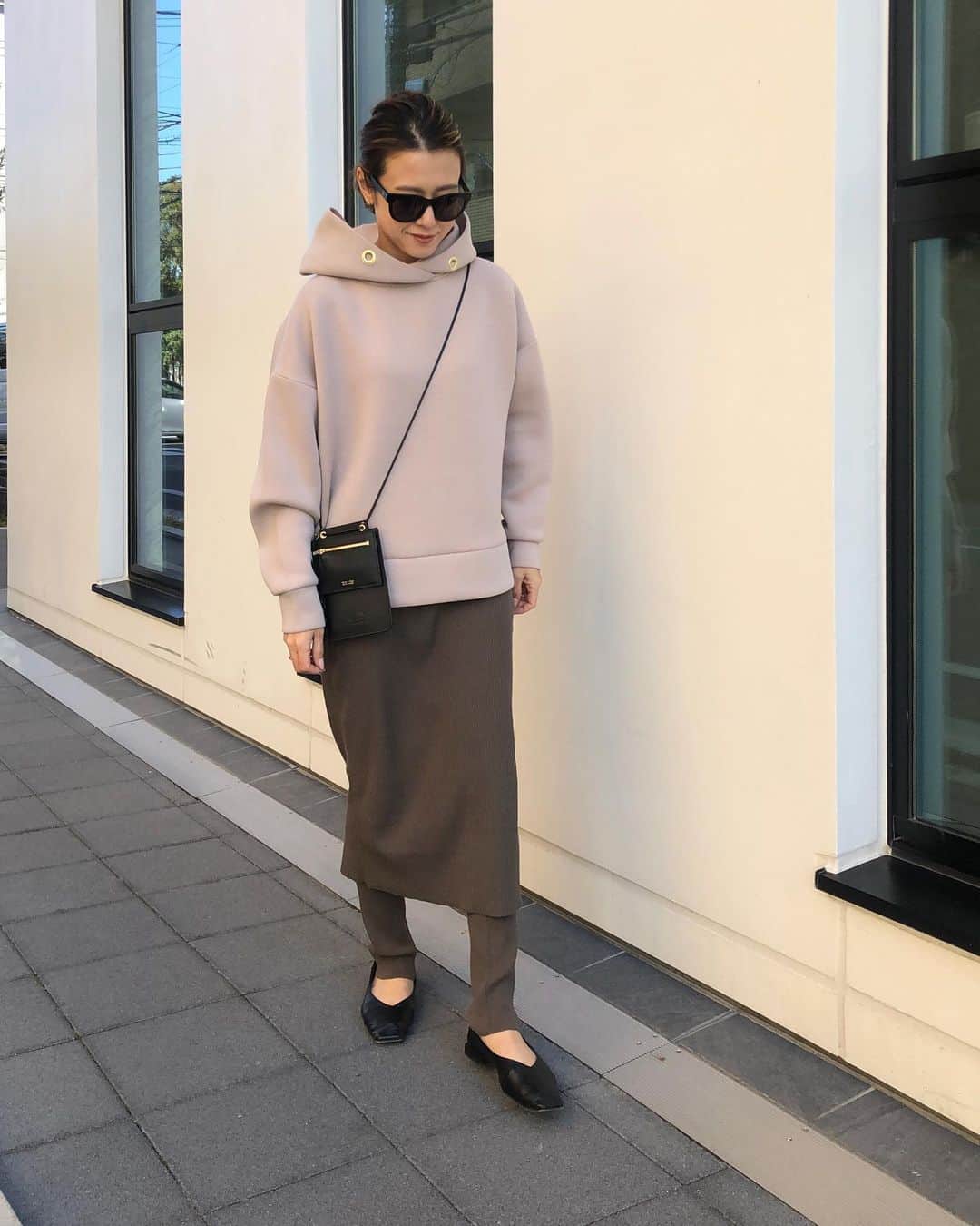 yukoさんのインスタグラム写真 - (yukoInstagram)「2021/02/20  お散歩日和でした🌸 フーディに合わせたくて購入したレギンス付のスカート 良すぎて黒も欲しくなってる😂  tops #damefrank skirt #framework  shoes #letalon  bag #larcobaleno」2月20日 20時36分 - sa_youu