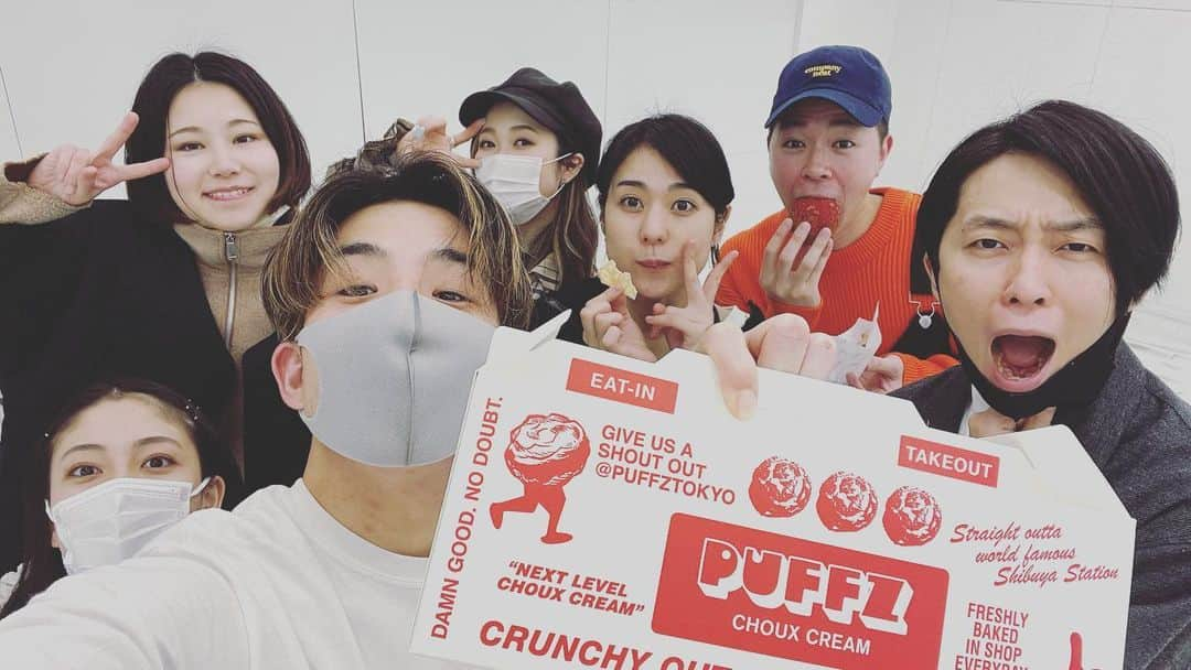 Kazuki Hamamotoのインスタグラム：「カズキのタネ撮影に差し入れ頂きました！ 大好きなシュークリーム🧁 甘さで疲れぶっ飛び〜 @puffztokyo   #カズキのタネ #puffz #実はshoji君もいた」