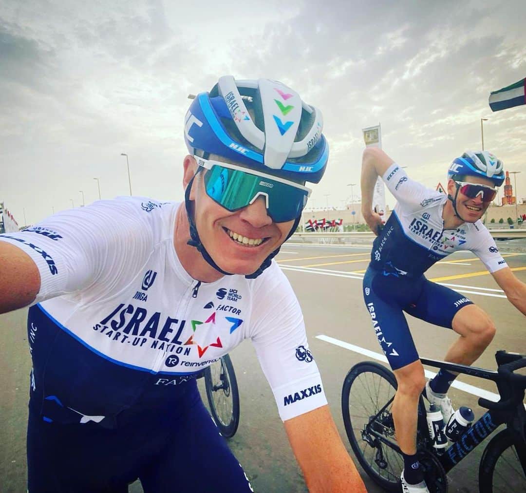 クリス・フルームのインスタグラム：「Soaking up the sun in #uae 🇦🇪 ahead of @theuaetourofficial ☀️🚴🏻‍♂️」
