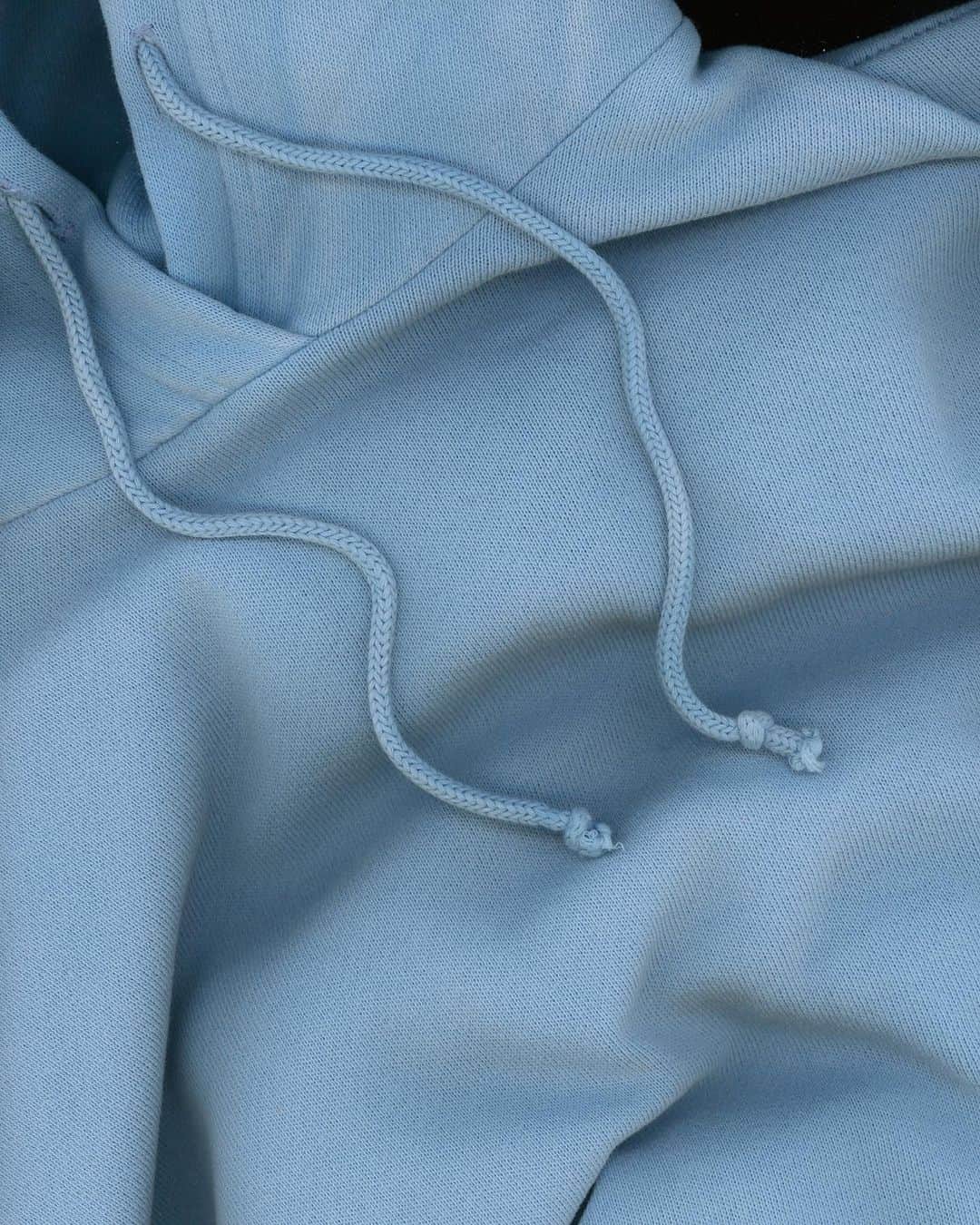 ジョン エリオットのインスタグラム：「The Exposure Collection pushes one of our favorite developments, Vintage Fleece, in a new direction. The fabric's been redeveloped in 100% cotton natural fiber and micro-brushed on the face and back for a vintage feel with a supremely soft hand. The treatment lends lightness to the medium-weight fabric, resulting in seasonally relevant pieces as we transition into spring.   Each piece is finished with subtle fading on the chest, shoulders, and arms as a nod to one of the most beautiful characteristics of vintage clothing, exposure to the sun.  The first delivery is available tomorrow in hoodie, long sleeve tee, and short silhouettes.」