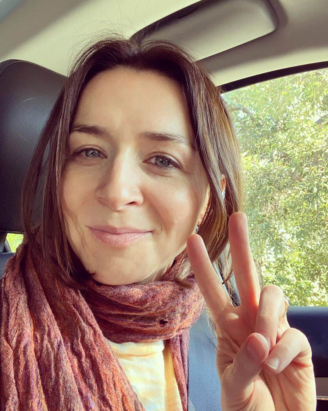 カテリーナ・スコーソンのインスタグラム：「You don’t have to be religious to get something out of traditions that humans have participated in for millennia that have helped them strip away the bullshit and recognize their true identity (love) a little more easily. Any of you doing something -or not doing something, for lent? 40 days. Twice the time it takes to create a new habit. You celebrate at the end with baskets of chocolate and pagan fertility symbols (bunnies). You in? #habitsofmind #peace #love #treatyourselftomorelove」