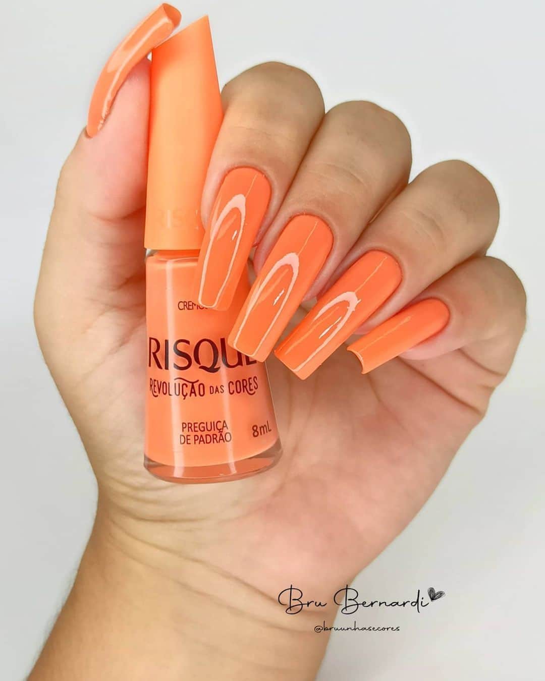 Risqueのインスタグラム：「Que PERFEIÇÃO! 😍 A @bruunhasecores se jogou no laranja que tá em alta no verão. Essa cor da Nova Coleção #RisquéRevoluçãoDasCores é linda, feita para quem tem #PreguiçaDePadrão! Poste suas unhas usando #RisquéDaSemana! ⠀ ⠀ #TáNasNossasMãos #EsmaltesRisqué #RisquéOficial」