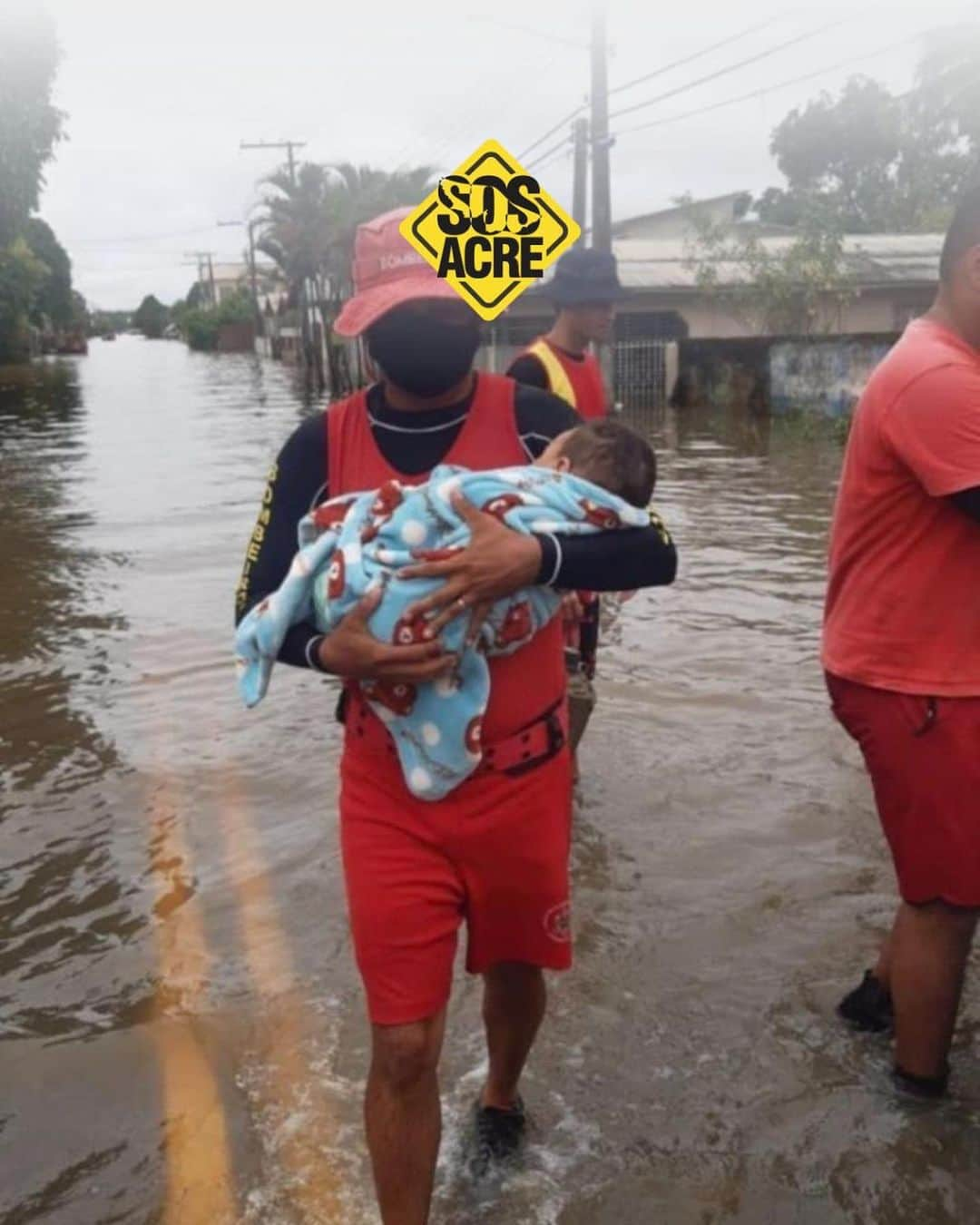 Preta Gilさんのインスタグラム写真 - (Preta GilInstagram)「O Acre precisa AGORA de todo o Brasil!  Amigos, a população do Acre passa por um momento muito difícil, muito além da pandemia.   O Estado enfrenta, ao mesmo tempo, um surto de dengue, uma crise migratória, e ainda está com diversas cidades alagadas devido as cheias dos rios.  Nossa mobilização somente entre amigos não é mais suficiente, precisamos de mais esforços.   Nosso pedido é para que o Brasil olhe para esse cantinho da Amazônia e cada um de vocês possa ajudar da maneira que for possível.   Existem várias iniciativas sendo feitas, com pessoas e instituições sérias, comprometidas e solidárias.   Vamos divulgar a campanha conduzida pela Associação do Ministério Público do Estado do Acre, para que vocês possam acompanhar com transparência e ter acesso depois a prestação de contas, sabendo de que forma sua ajuda foi utilizada.   Associação do Ministério Público do Estado do Acre Banco do Brasil Agência: 2359-0 Conta Corrente: 14.300-6  Fotos: Marcos Vicentti, Pedro Devani, Edmilson Junior - (outras de autores desconhecido)  #sosacre #alagação #solidariedade #acre」2月21日 6時16分 - pretagil