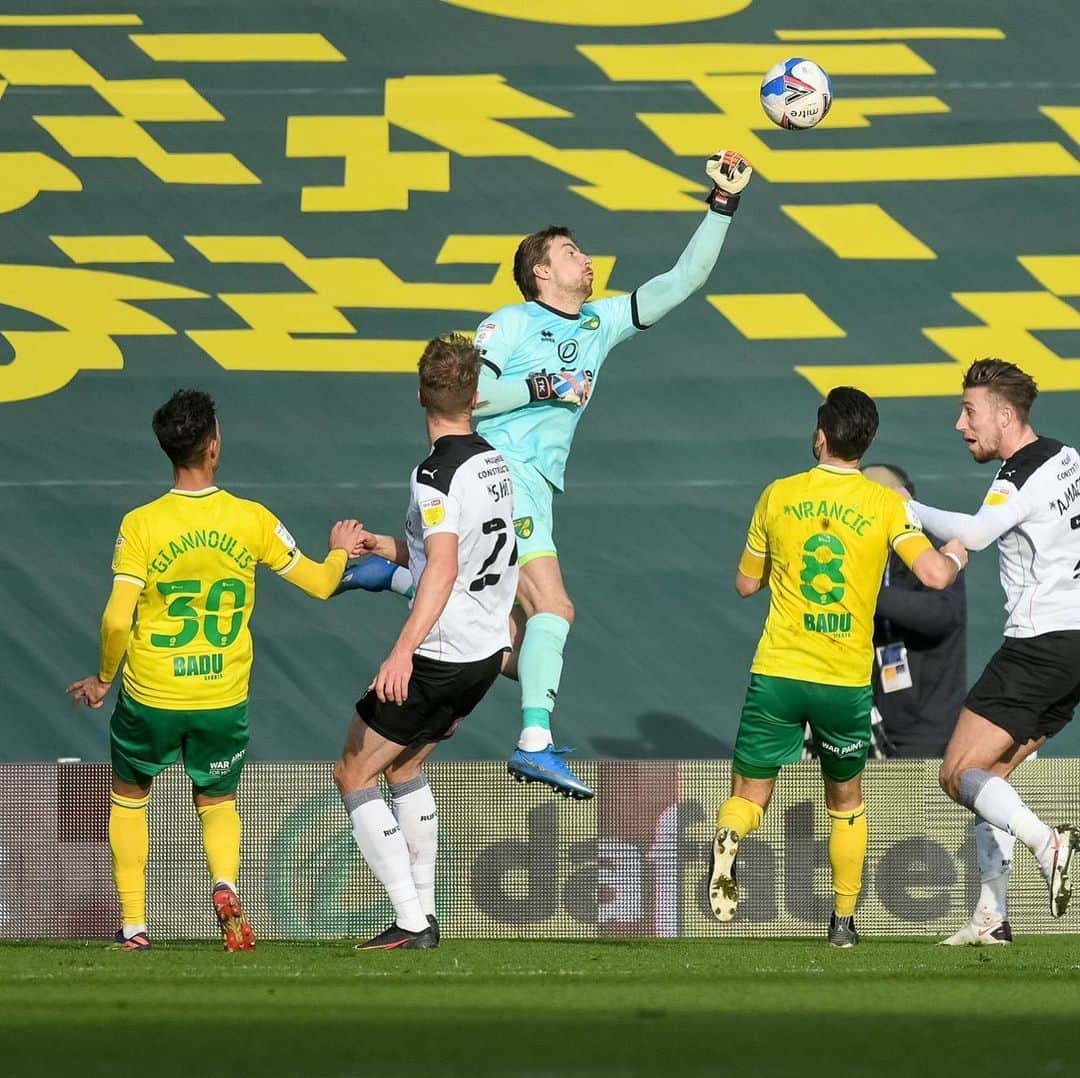 ティム・クルルのインスタグラム：「+3 ✅ Clean sheet ✅ We go again Tuesday 💪🏻 #otbc」