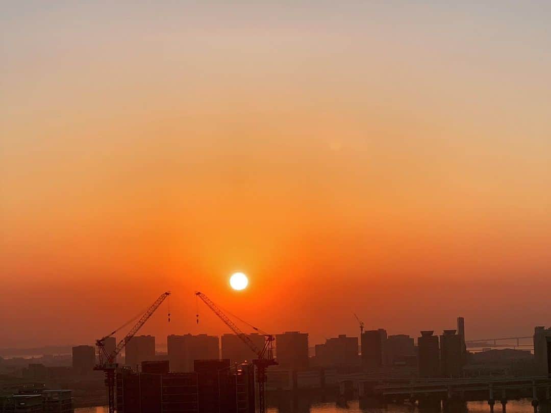 夏木マリさんのインスタグラム写真 - (夏木マリInstagram)「#いまそら #tokyo #sunrise  #sunday   おはよう！  きれい........」2月21日 6時36分 - mari_natsuki