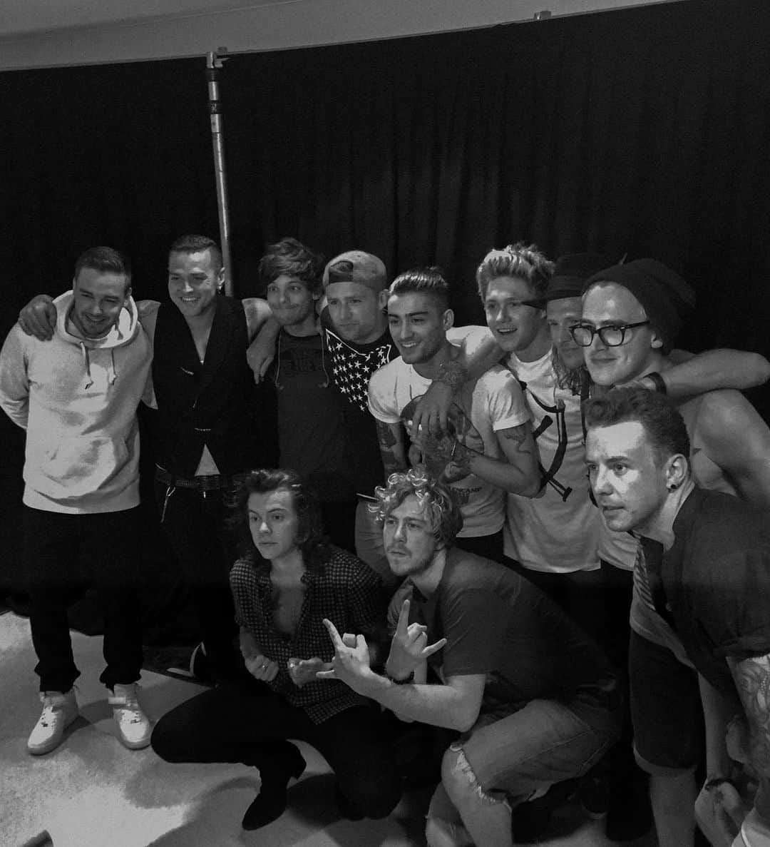 ルー・ティーズデールさんのインスタグラム写真 - (ルー・ティーズデールInstagram)「In my “on this day” in 2015; last day of tour with McFly, Busted & One Direction in Australia. Look how buzzin and cute Lux is! So lucky. 🤍」2月21日 6時42分 - louteasdale