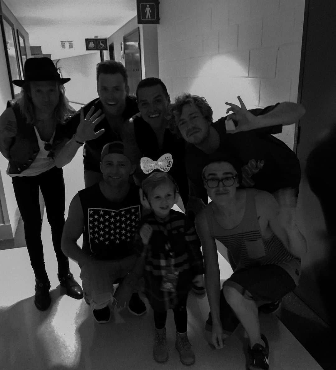 ルー・ティーズデールのインスタグラム：「In my “on this day” in 2015; last day of tour with McFly, Busted & One Direction in Australia. Look how buzzin and cute Lux is! So lucky. 🤍」