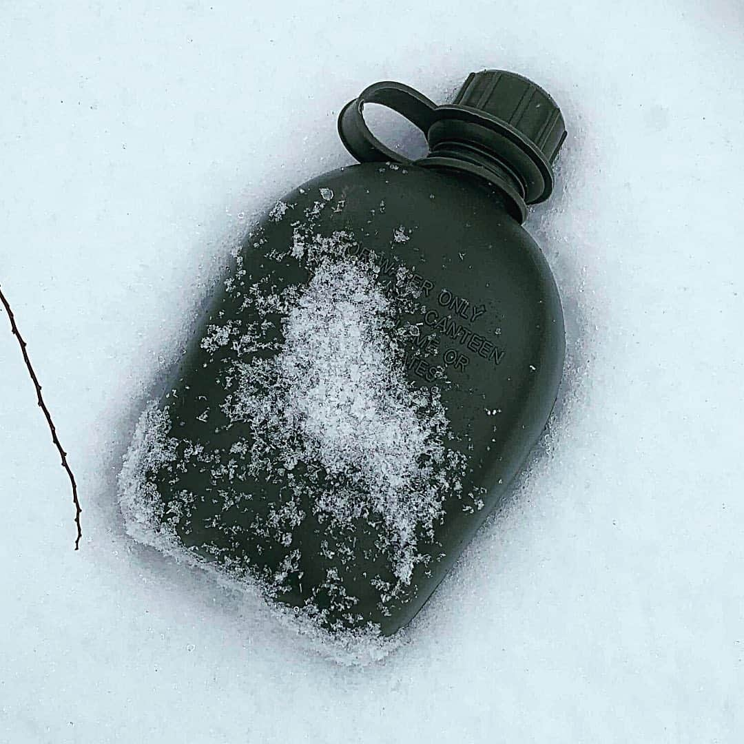 ロスコさんのインスタグラム写真 - (ロスコInstagram)「H2O on the go 💧❄️  #605 #rothco #snowstorm2021」2月21日 6時42分 - rothco_brand