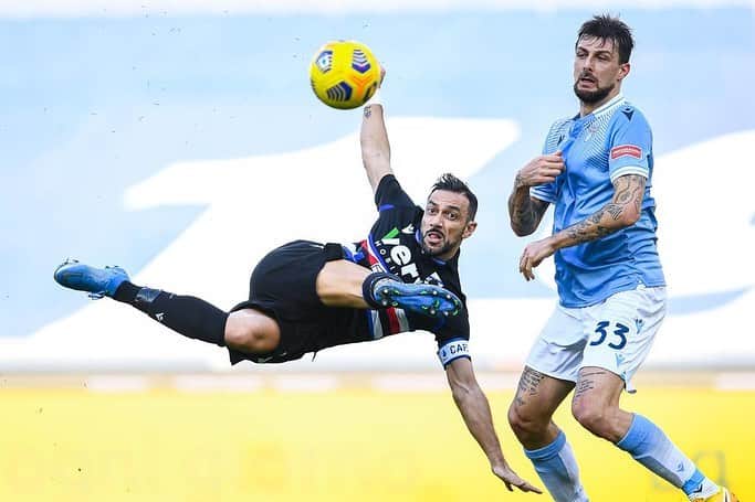 UCサンプドリアのインスタグラム：「📸 Gallery.  #LazioSamp.  #FORZADORIA 🔵⚪️🔴⚫️⚪️🔵  📷 @simonearveda」
