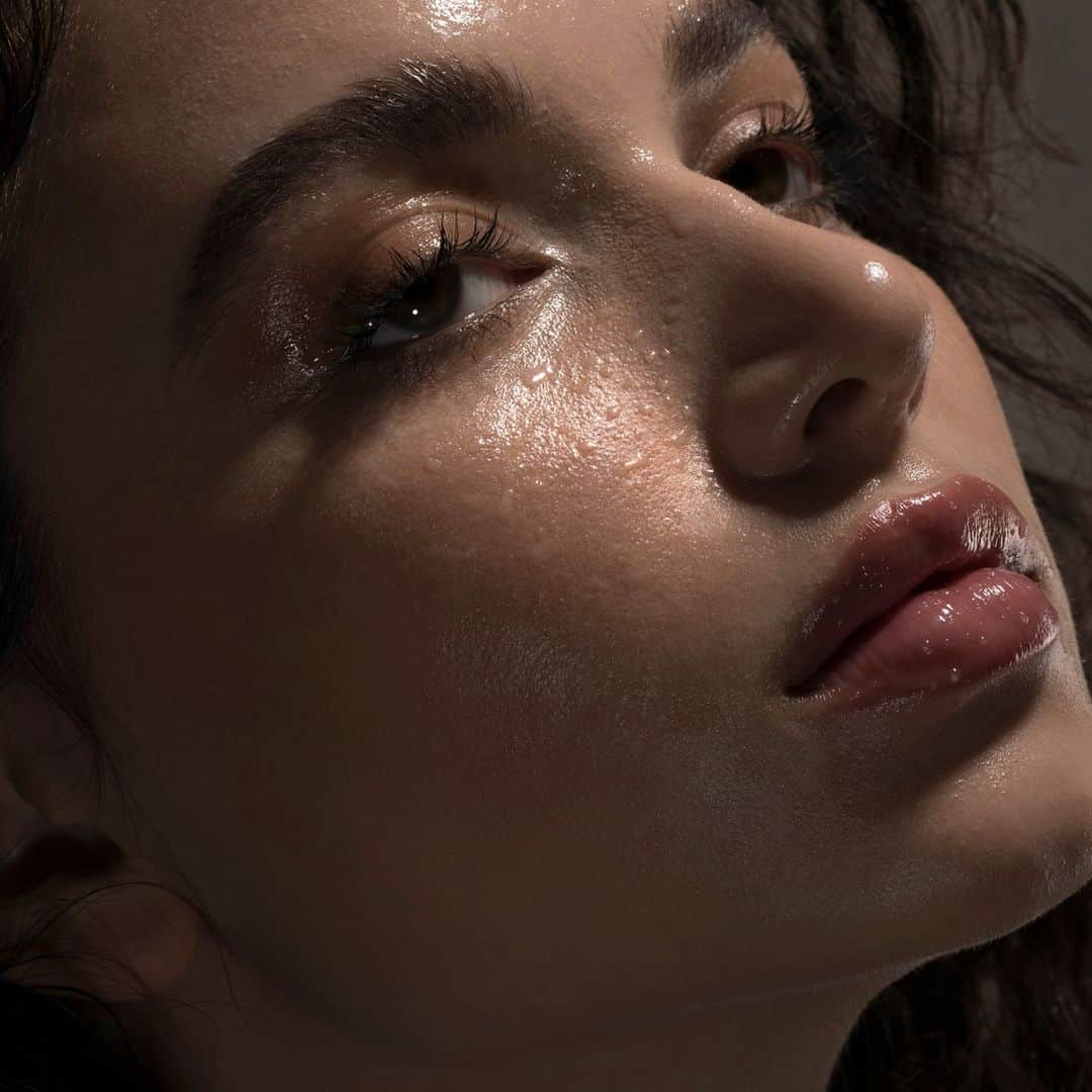 LORACのインスタグラム：「Instantly hydrating & tone balancing 💧 DEWY CANVAS PREP Moisturizer + Primer available NOW for $35 on LORAC.com & coming soon to ULTA.com! Link in bio!  Art Direction @thechrissaltzman // Photo @_ashley_crichton_ // Makeup @deanfournier // Hair @jennaleeartistry // Model @unclejessiie   #LORAC #LORACCosmetics @ultabeauty」