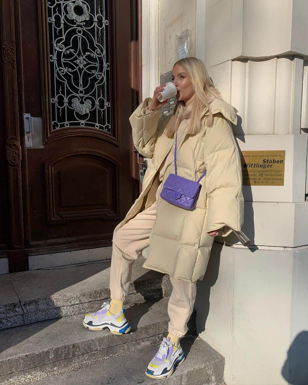 レオニー・ハンネさんのインスタグラム写真 - (レオニー・ハンネInstagram)「Some fits from last week’s coffee walks (pre spring arrival!) 🍦 Anzeige/Tags」2月21日 6時57分 - leoniehanne