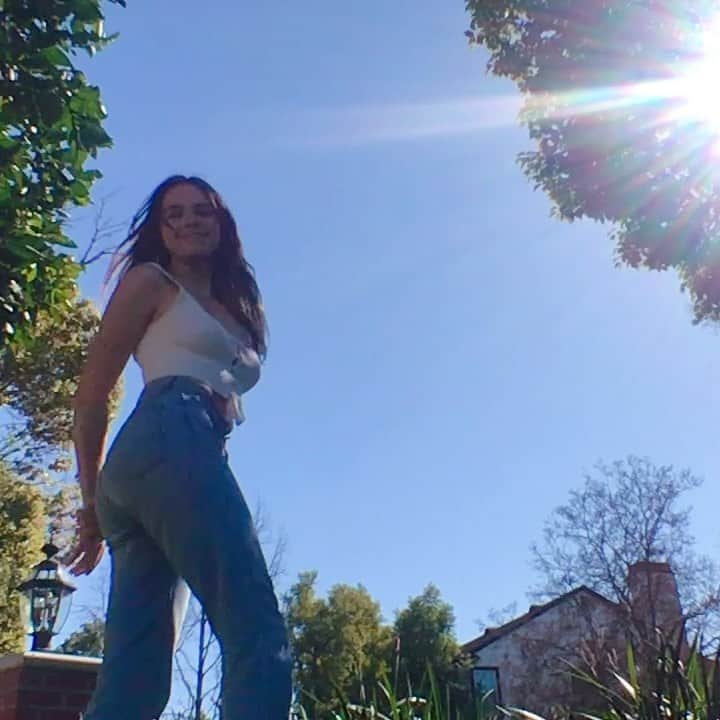 ベイリー・マディソンのインスタグラム：「This song... ☀️ Monday Morning- Fleetwood Mac」