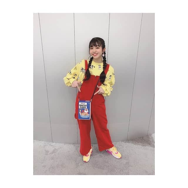 佐藤日向のインスタグラム：「. This is my new bag👝 Yes, Kellogg's 🥣😋﻿ I fell in love with it at first sight and bought it!! ﻿ By the way, do you know the “Ju-nishi”?? It is Japanese zodiac. There are 12 animals, with one animal allocated to every year. My zodiac is a tiger, so  I love tigers such as tiger Raja in the movie Aladdin🧞‍♂️ I will buy the tiger goods if I find that🐅🐅﻿ .﻿ The last pic is my recent candid photo📸」