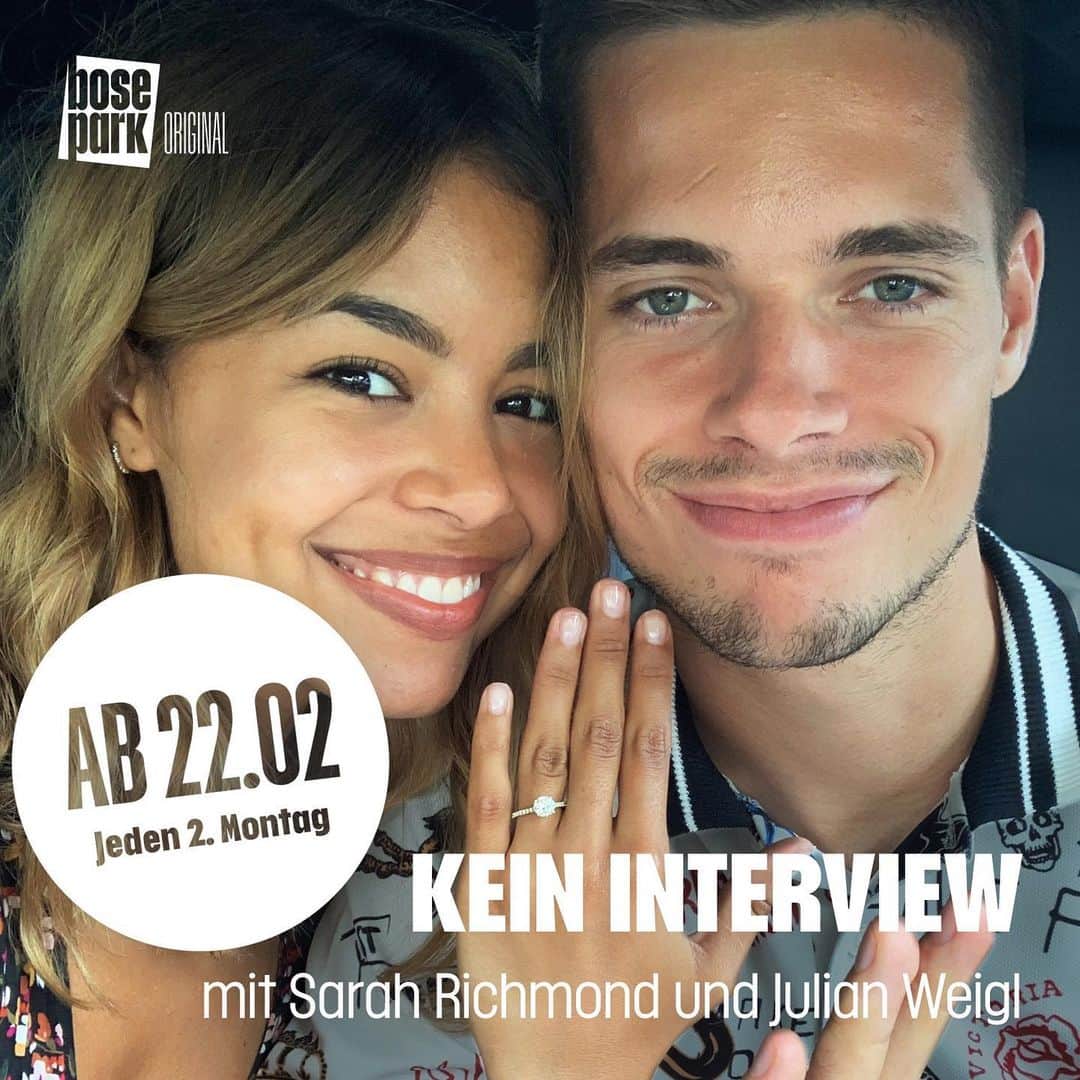 ユリアン・ヴァイグルのインスタグラム：「In den letzten Wochen haben @sarah.richmnd und ich den Podcast „Kein Interview“ gestartet! 💪🏽 In der erste Folge, die am Montag erscheint, nehmen wir euch mit in unsere Gefühlswelt im Januar! Mitten in der Fußball-Transferphase und Vorbereitung auf das Leben zu 3.👶 wir sind gespannt, was ihr sagt! #podcastdeutsch #keininterview #releaseday」