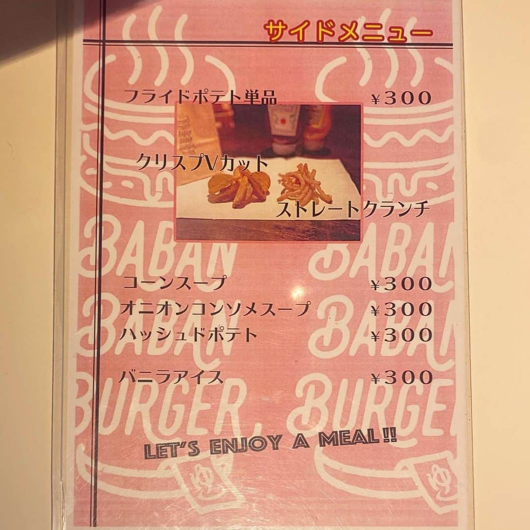 出口結菜さんのインスタグラム写真 - (出口結菜Instagram)「《🍔#堺　#babanbabanburger》﻿ ﻿ ﻿ 10月にオープンしたハンバーガー屋さん♥️﻿ ﻿ ﻿ 平日なのに1時間待ち😳😳😳﻿ ﻿ でも店内にお洒落なソファーや、卓球をして待てる場所があって待ちくたびれない✨✨﻿ ﻿ ﻿ ﻿ ﻿ 🍔そしてハンバーガーは安いのに、﻿ バンズは中のフィッシュフライはサクサクでジューシーやし、、﻿ ﻿ タルタルソースもたっぷりで止まらへん❕❕﻿ ﻿ ﻿ ﻿ 🍟ポテトも種類が選べる➕揚げたてカリカリ﻿ ﻿ ﻿ ﻿ ﻿ #堺市グルメ #堺カフェ #堺ランチ #ハンバーガー #🍔  #大和川 #フィッシュフライ #フィッシュフライバーガー #タルタルソース #ポテト #カリカリ #安くて美味しい #コスパ最強 #映え #映え写真 #映えスポット #行列グルメ #平日ランチ #ランチ #銭湯 #ババンババンバーガー #ハンバーガー屋 #卓球 #グルメ #グルメ女子 #食べ物 #美味しかった #ラビグルメ」2月20日 22時51分 - yui_laby0622