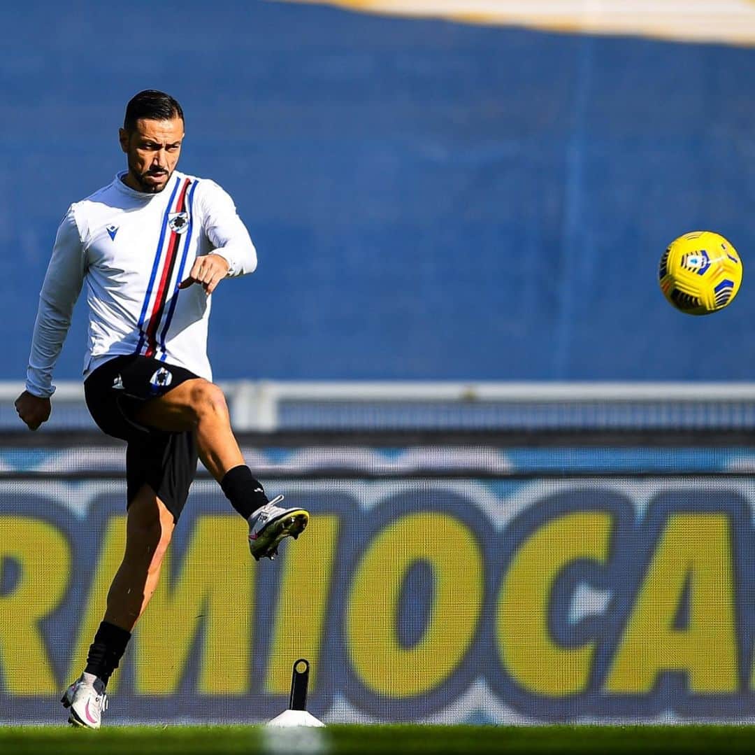 UCサンプドリアのインスタグラム：「🔥 Riscaldamento.  #LazioSamp.  #FORZADORIA 🔵⚪️🔴⚫️⚪️🔵  📷 @simonearveda」
