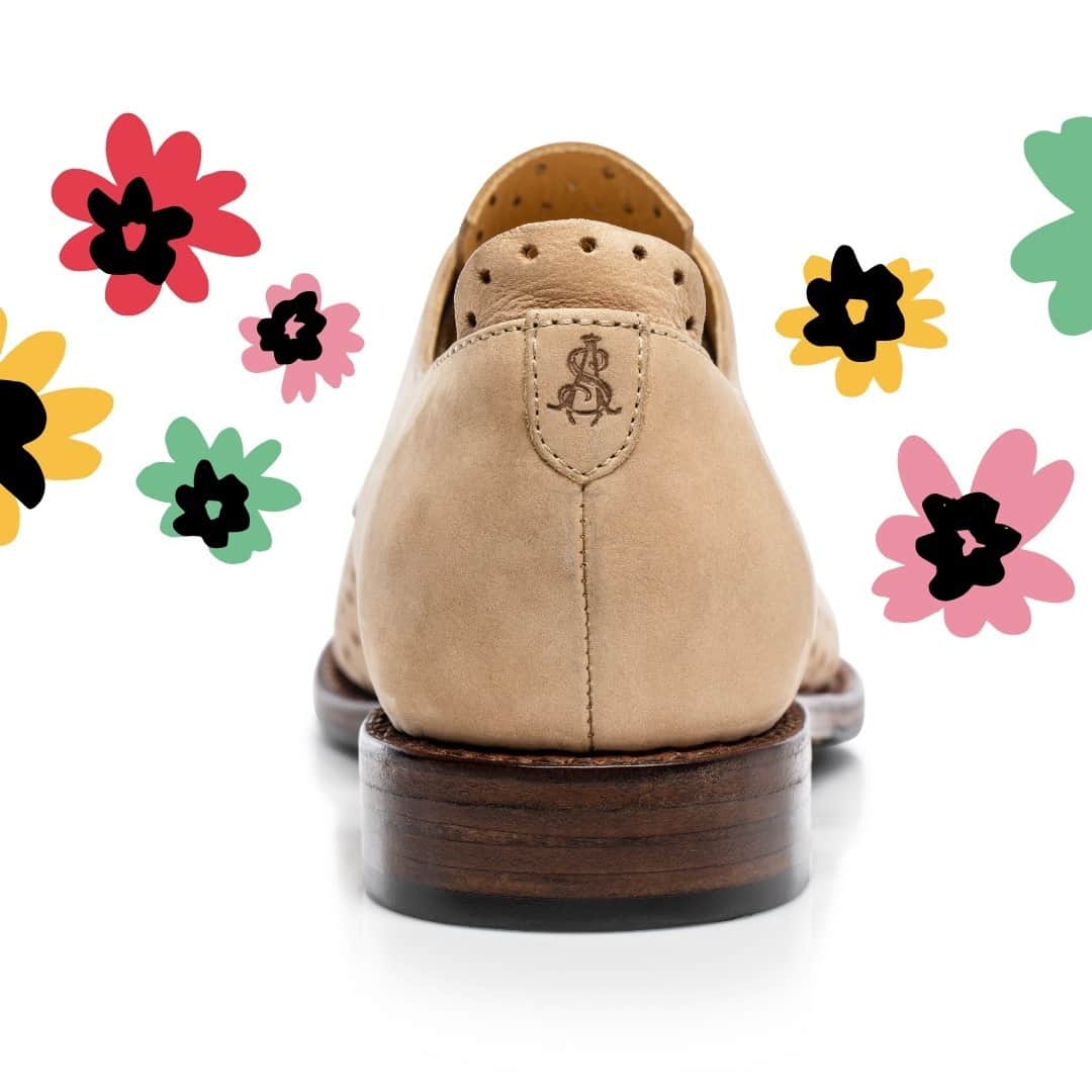 ザ オフィス オブ アンジェラ スコットのインスタグラム：「Our impossibly soft, ultra-comfortable Mr. Muffin in Cappuccino Italian Nubuck leather. Head to the link in bio to shop.」