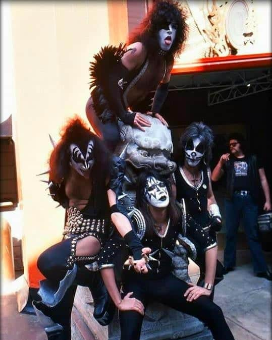 KISSさんのインスタグラム写真 - (KISSInstagram)「#KISSTORY - February 20, 1976 - #KISS planted their platform boots into wet cement outside Hollywood's Grauman's Chinese Theatre.」2月20日 23時05分 - kissonline