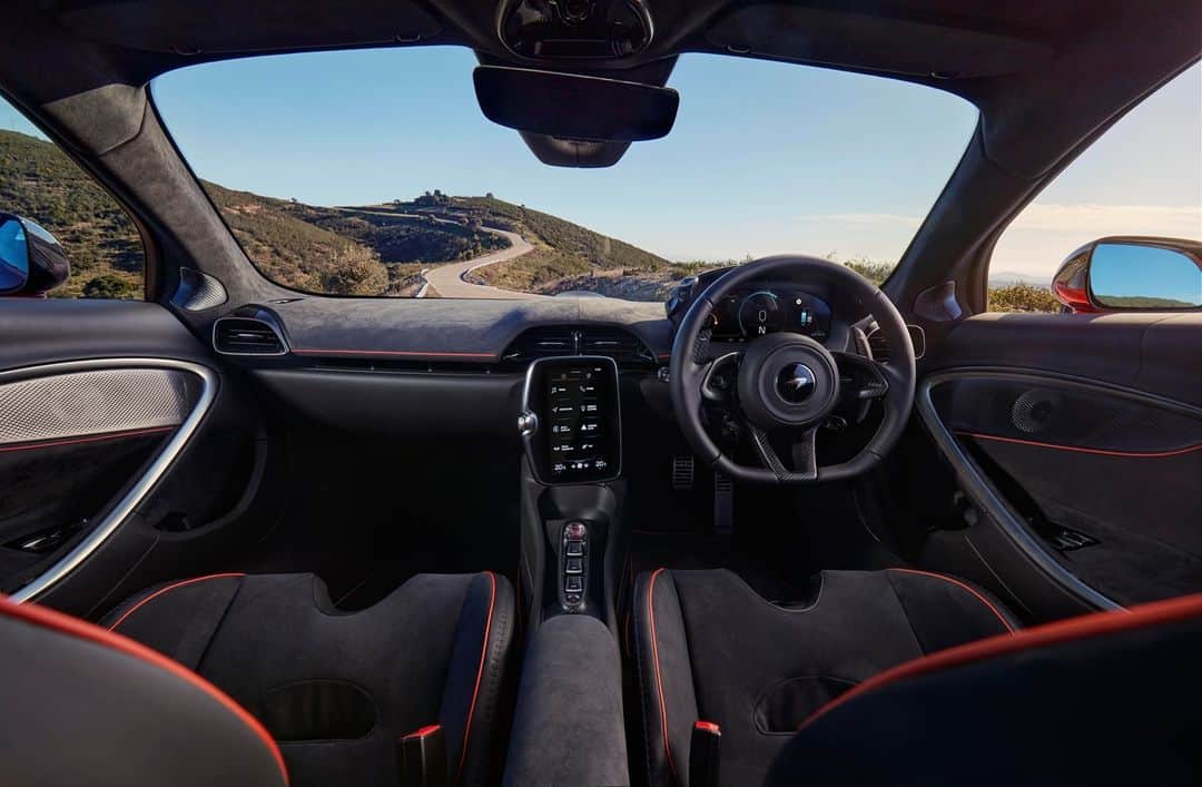 McLaren Automotiveのインスタグラム：「The McLaren Artura is all about driver focus. Inside, everything is within arms reach, be it the Active Dynamics controls mounted to the instrument binnacle, or our all-new 8-inch HD touch screen display, it puts you in control of an incredible 680ps of hybrid power.​  #McLarenArtura​」