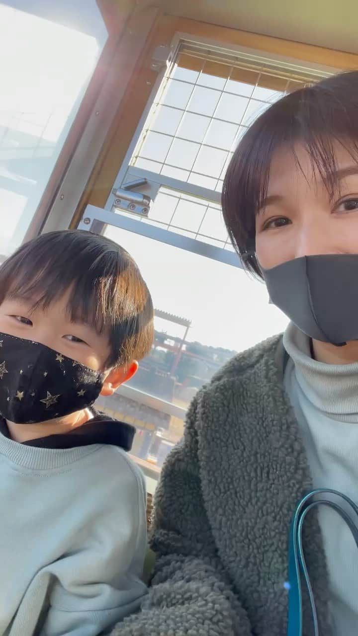 小西ゆりなのインスタグラム：「最近なーんにも言う事をきかない4歳男児です👦 軽く反抗期だろうか🤔 #4歳 #男の子ママ #男の子 #言う事聞かない #4歳反抗期 #怒り狂う母 #子育て #子育て奮闘中」