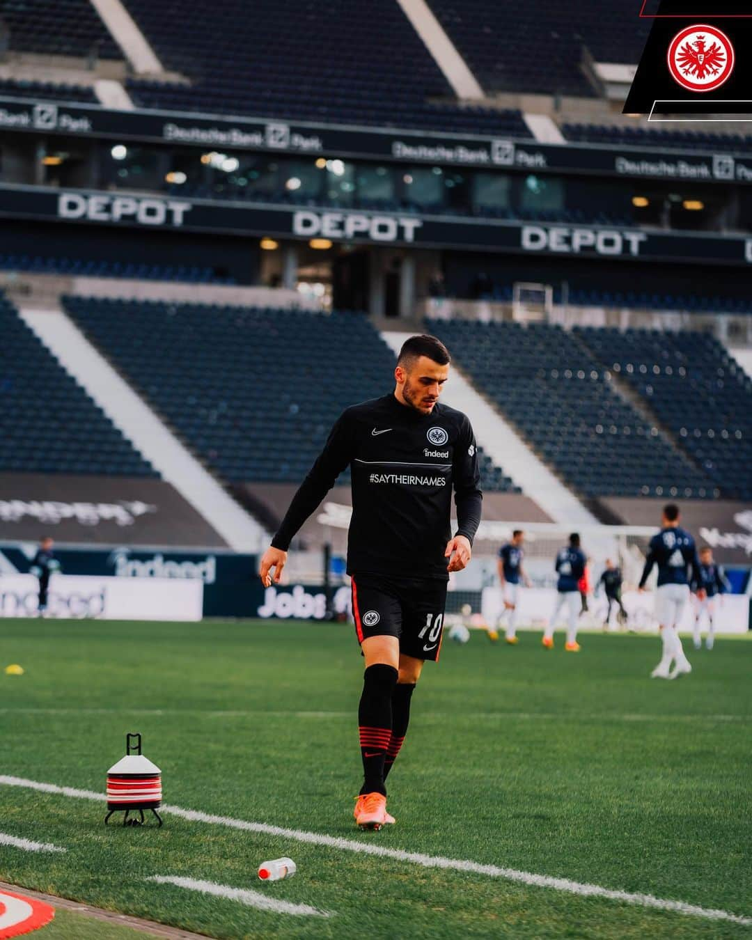 アイントラハト・フランクフルトさんのインスタグラム写真 - (アイントラハト・フランクフルトInstagram)「#SGEFCB 🔛 • • #matchday #sge #eintracht #frankfurt #eintrachtfrankfurt」2月20日 23時34分 - eintrachtfrankfurt