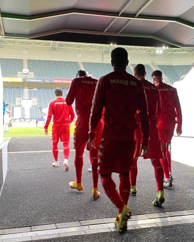 1.FSVマインツ05さんのインスタグラム写真 - (1.FSVマインツ05Instagram)「Los geht’s in Gladbach! AUF! GEHT‘S! MÄNNER! #BMGM05 #mainz05 #bundesliga」2月20日 23時32分 - 1fsvmainz05