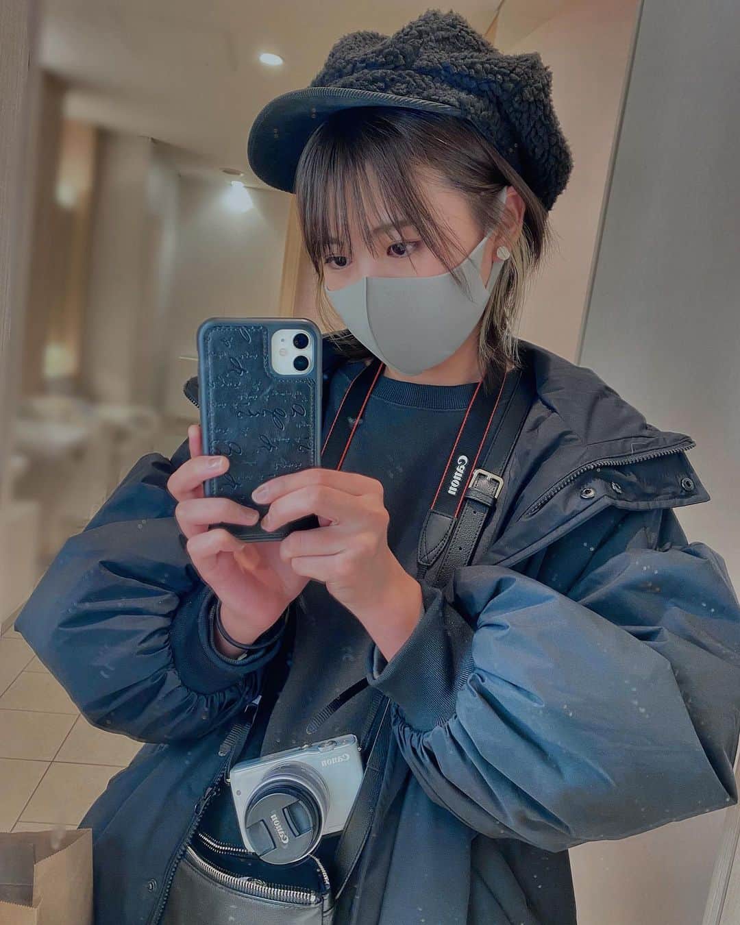 原あやののインスタグラム：「今年の冬はだいたい黒団子でした  #black#camera#はらさんぽ#過去pic#agnesb#眠い」