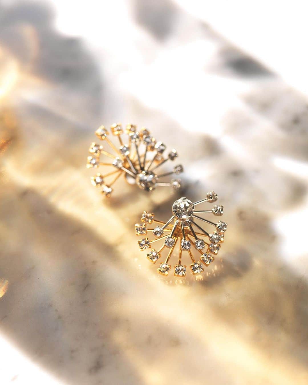 のインスタグラム：「#wedding #image  #mode #inspiration #weddingstyle  #jewelry #accessory #filigree #pierce  special thanx @yusuke.y_ph」