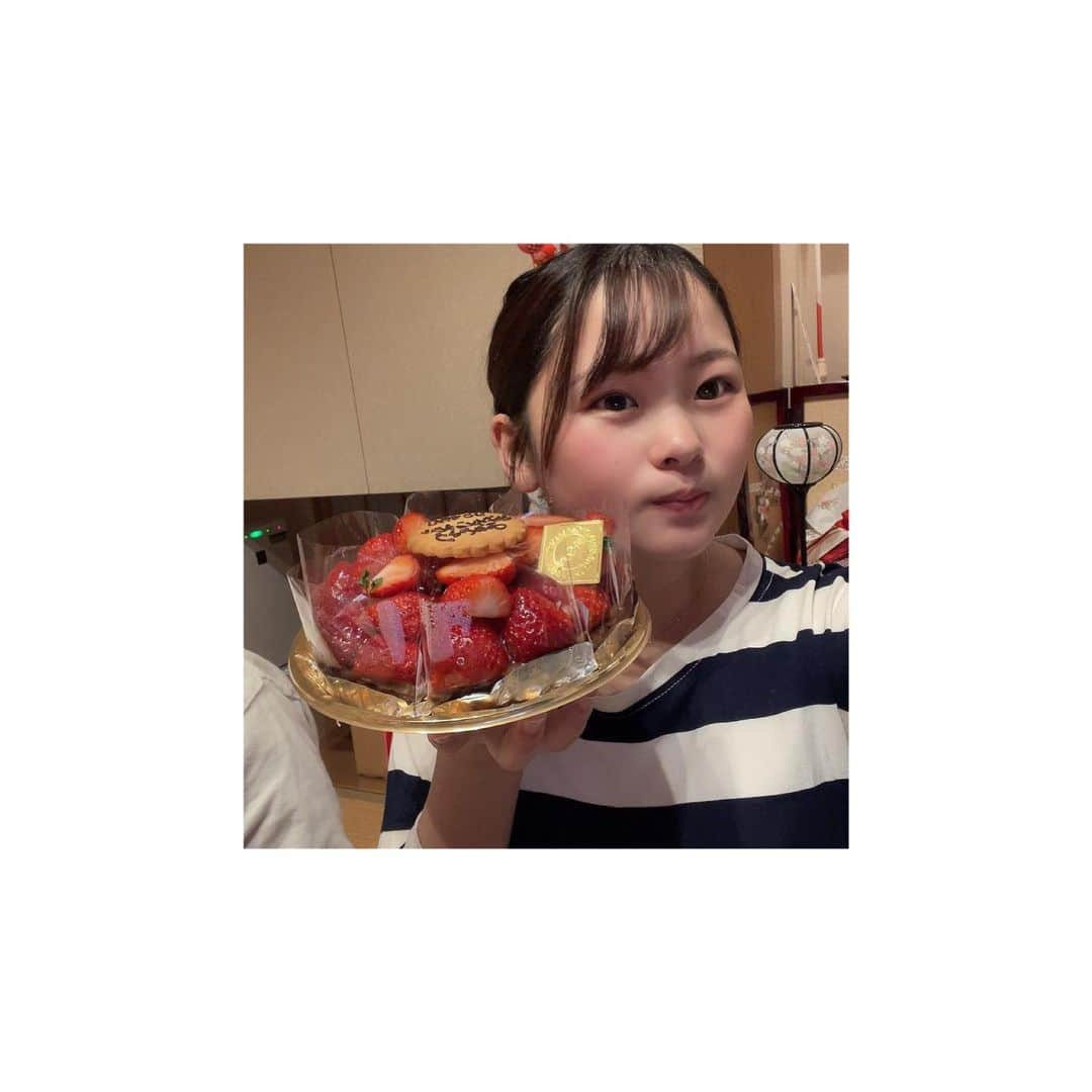 筒井莉子さんのインスタグラム写真 - (筒井莉子Instagram)「三姉妹誕生日会👏 . みんなそれぞれ好きなケーキを頼んで良かったから 莉子は「いちごタルト」にした🍓 . . そして、3種類のケーキ食べれる 贅沢食い😋💗 . 体重増えすぎって怒られそ🤦‍♀️笑」2月20日 23時38分 - riko.02tsutsui