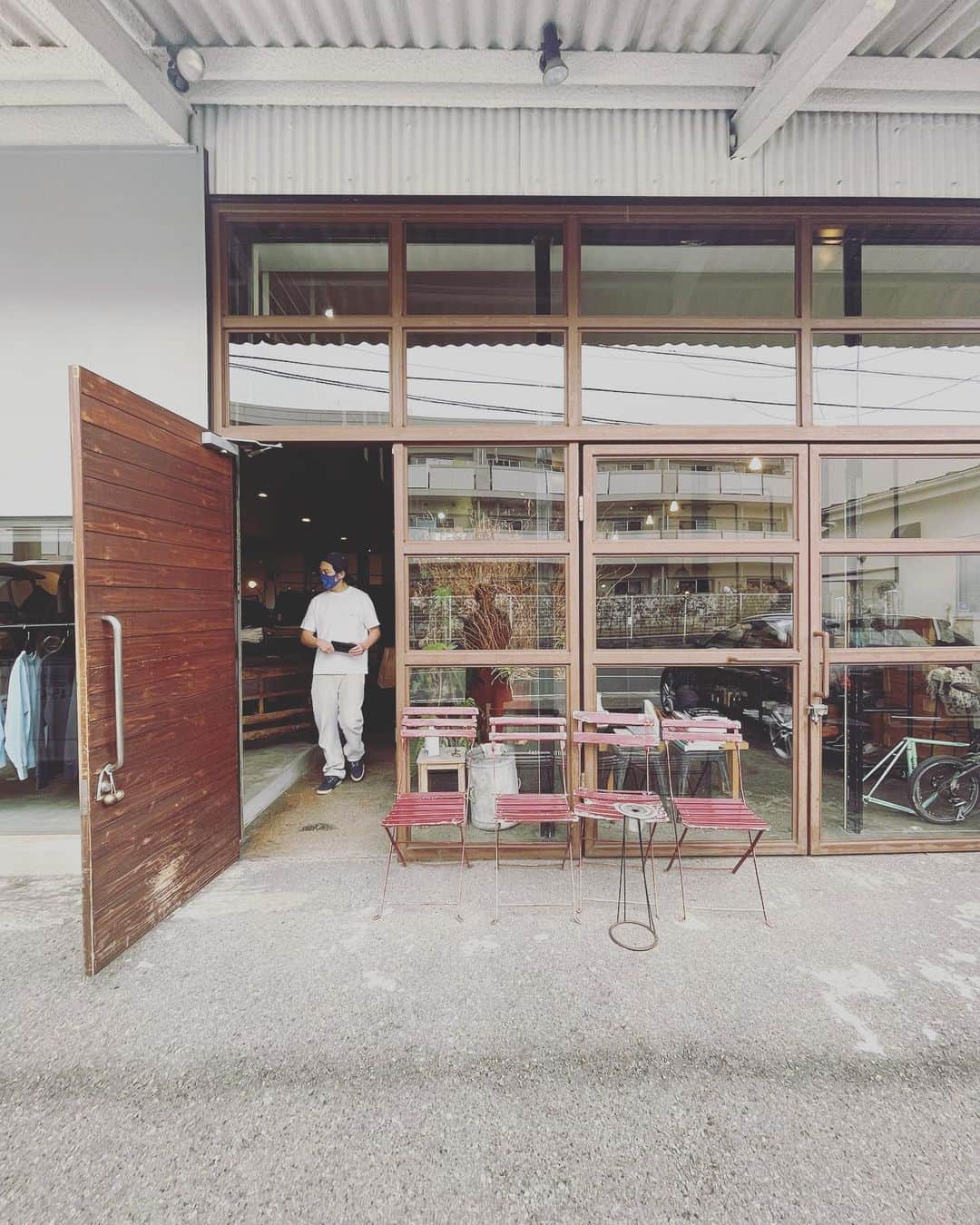 本多哲郎のインスタグラム：「春物の洋服買いましたとさ。」