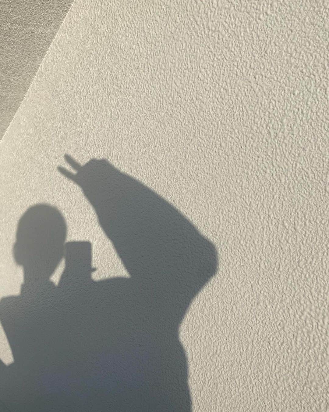 のインスタグラム：「🤞」