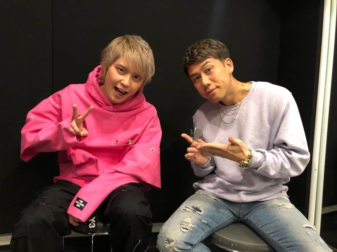 川畑要のインスタグラム：「手越くんとのコラボ皆さん楽しんでくださいね😊😊 彼の人柄、とても暖かく真っ直ぐな瞳が大好きです‼️ これからも長いお付き合いよろしくね^_^  #川畑要 #chemistry  #singer #手越祐也　くん #これからもよろしくね」
